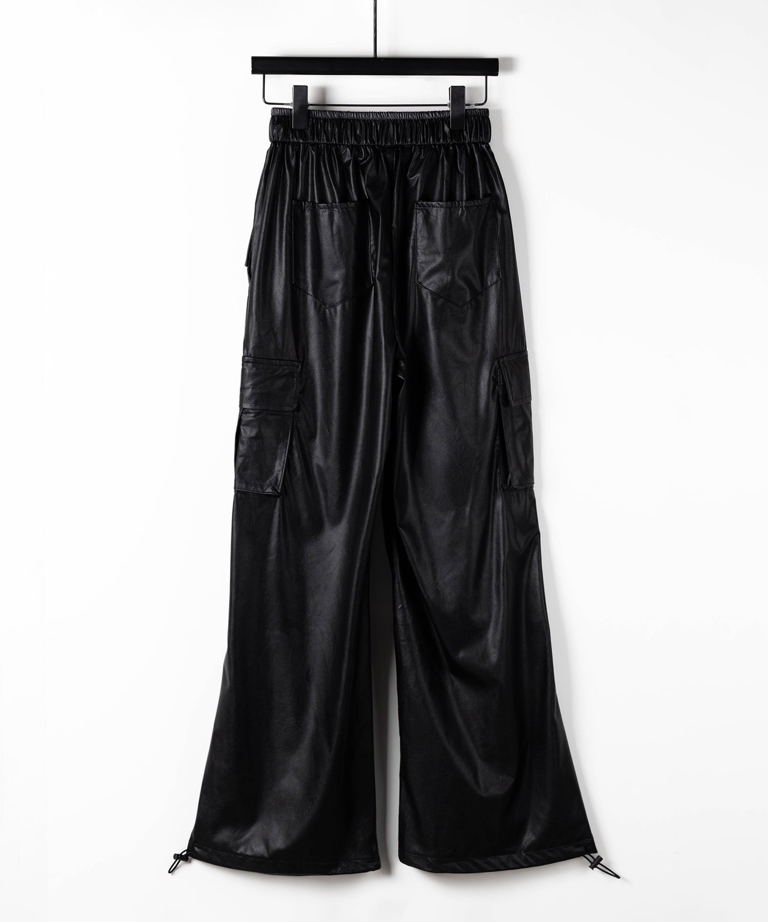 【 選べる４size ／ ２color 】２WAY ドロストフェイクレザーワイドカーゴパンツ ／ 2WAY drawstring fake leather wide cargo pants