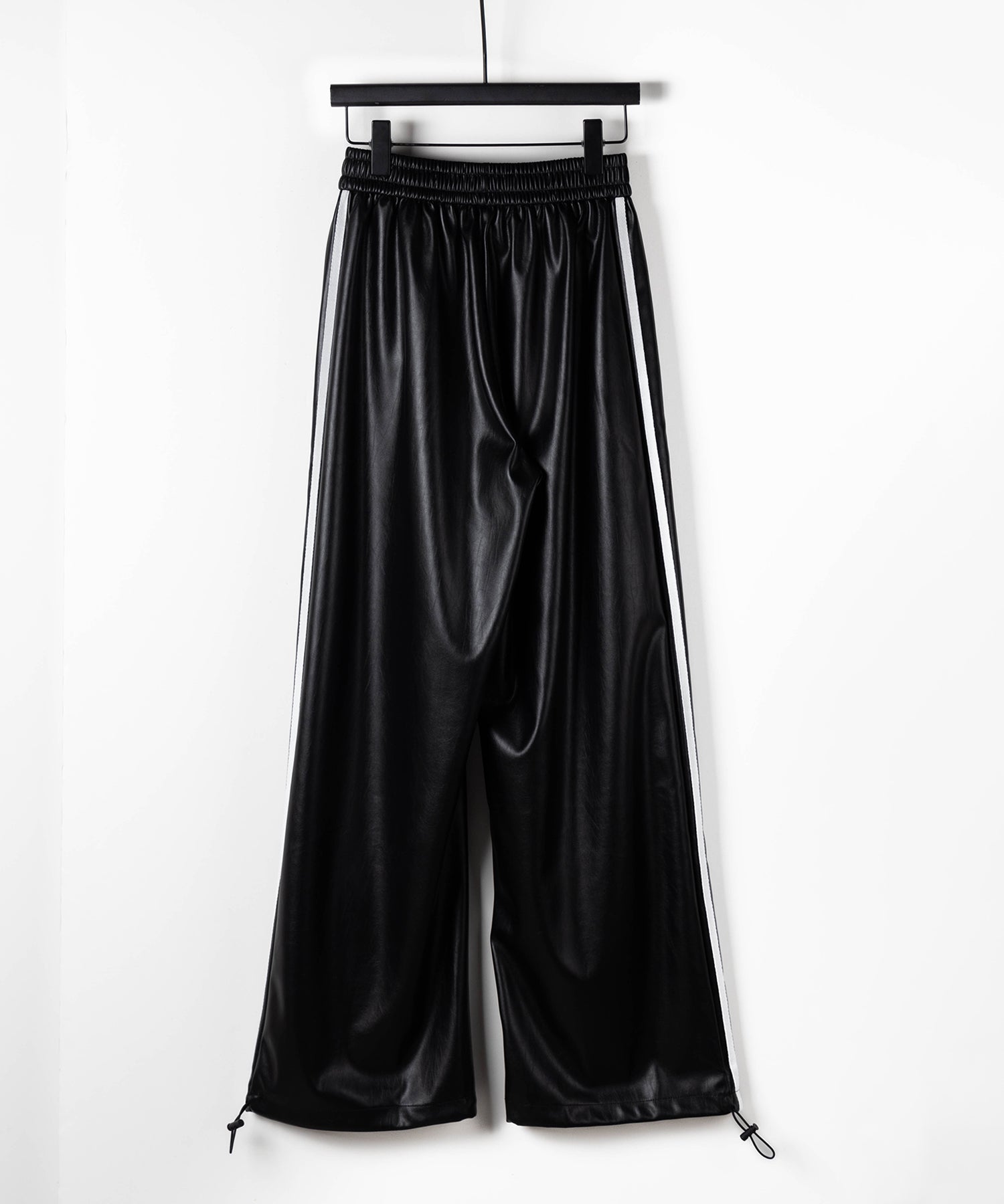 【 選べる４size ／ ２color 】２WAY サイドラインフェイクレザーワイドパンツ ／ ２WAY Sideline fake leather wide pants