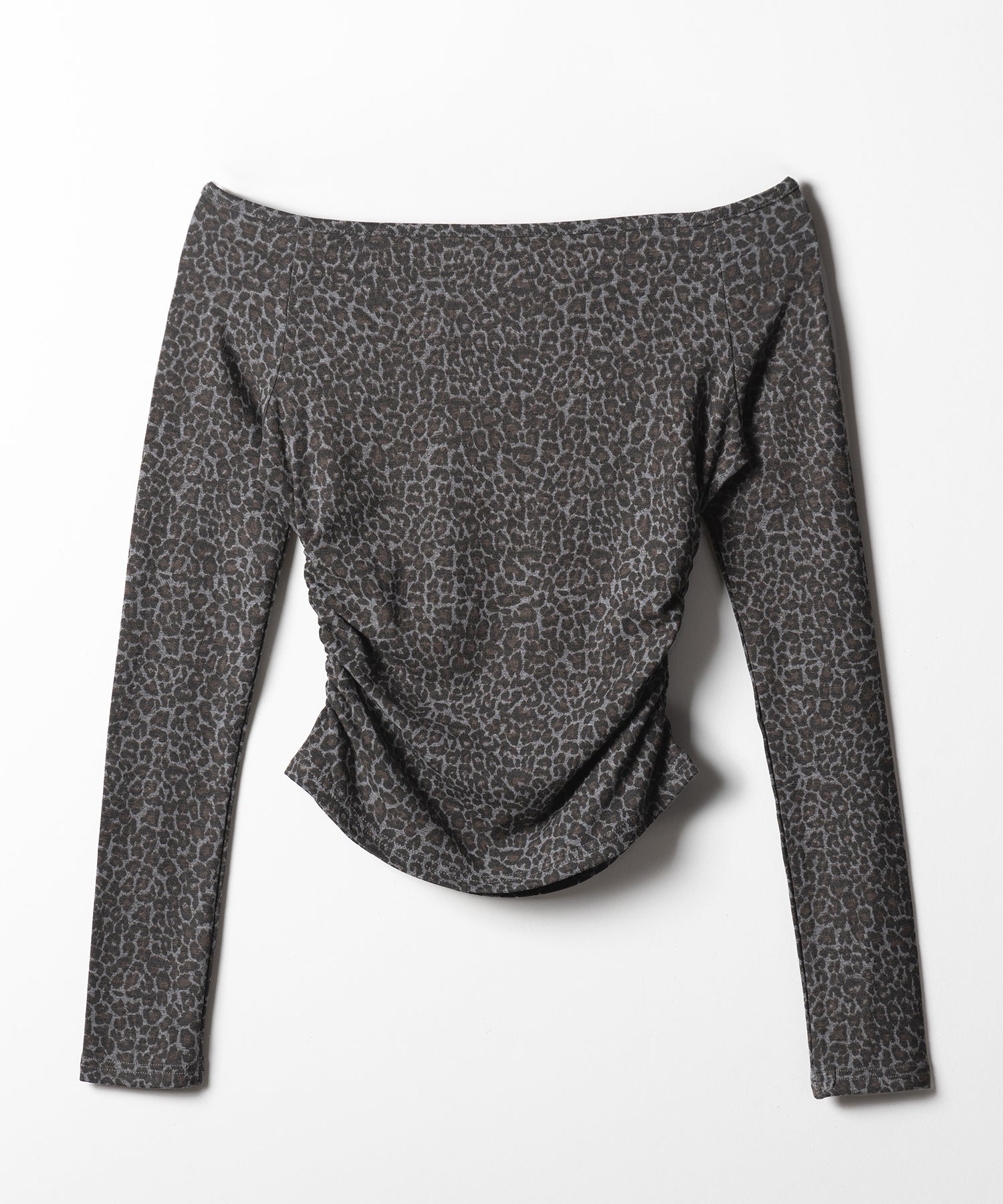 【 ２color 】レオパードヘンリーネックオフショルトップス ／ leopard henley neck off-shoulder tops