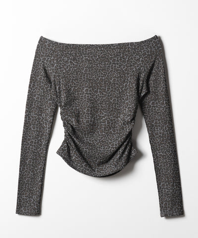 【 ２color 】レオパードヘンリーネックオフショルトップス ／ leopard henley neck off-shoulder tops
