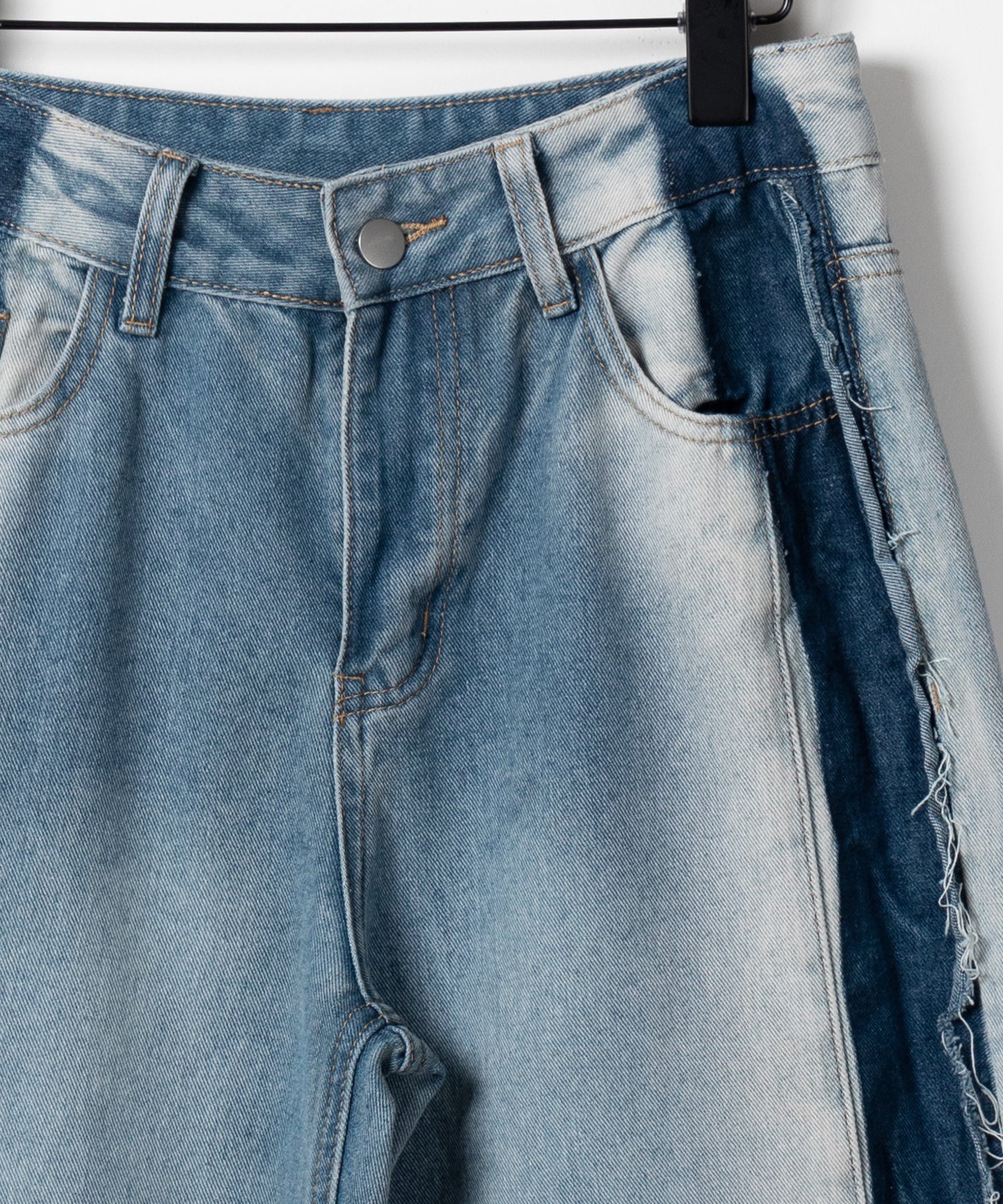 【 選べる３サイズ 】サイドライングラデーションダメージルーズデニム ／ Side line gradation damage loose denim