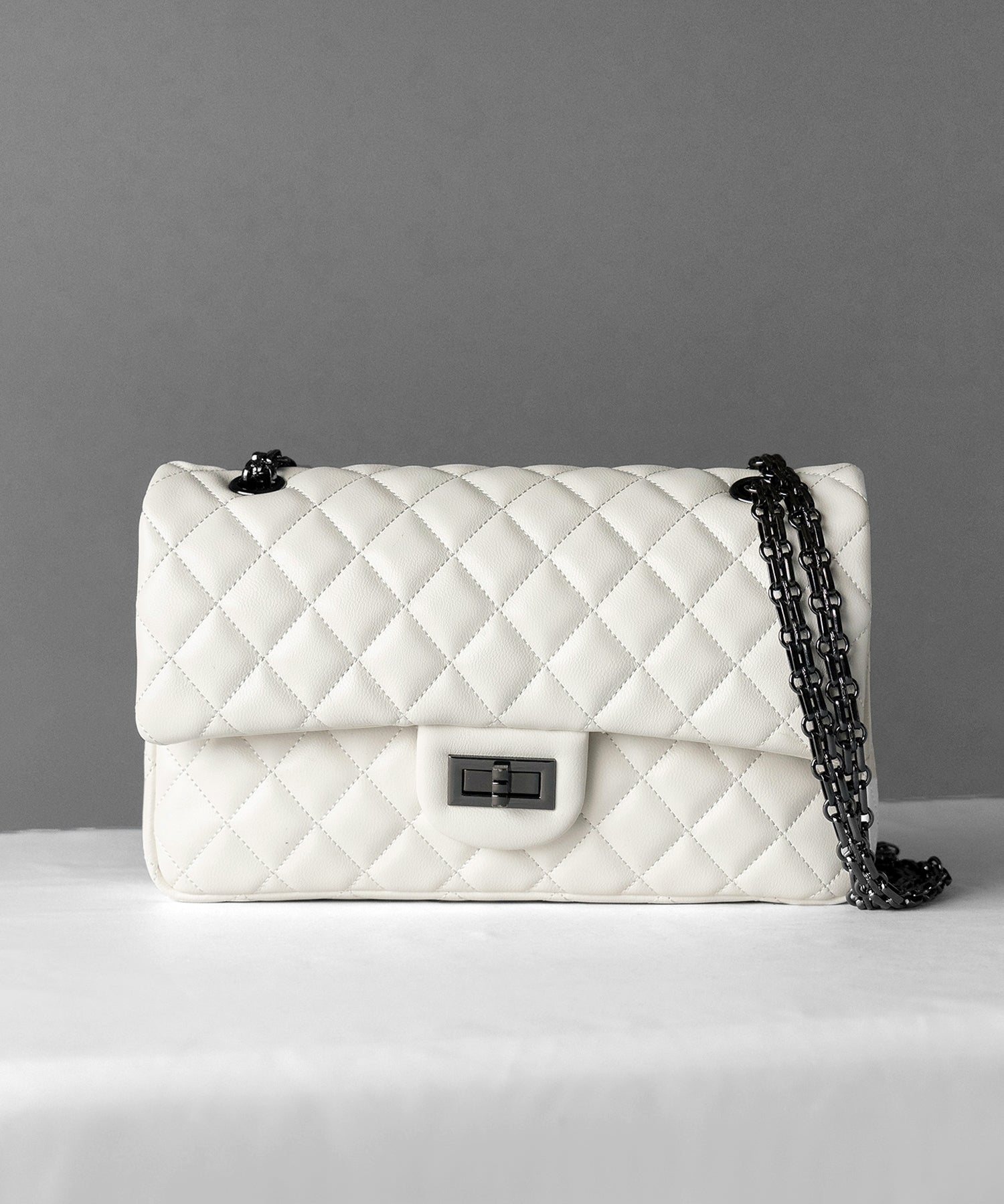 【 ２color 】キルティングチェーンスクエアショルダーバッグ ／ quilting chain square shoulder bag