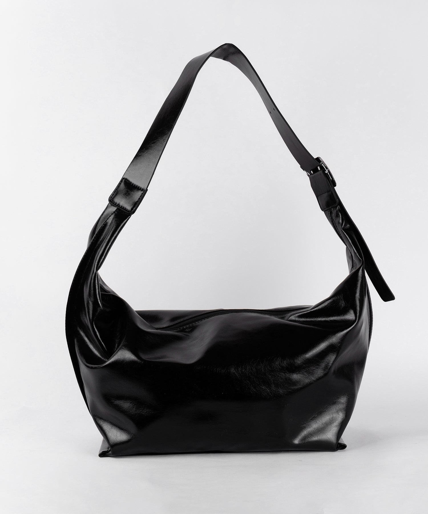 【 大容量 】フェイクレザーワイドストラップビッグショルダーボディバッグ ／fake leather wide strap big shoulder body bag