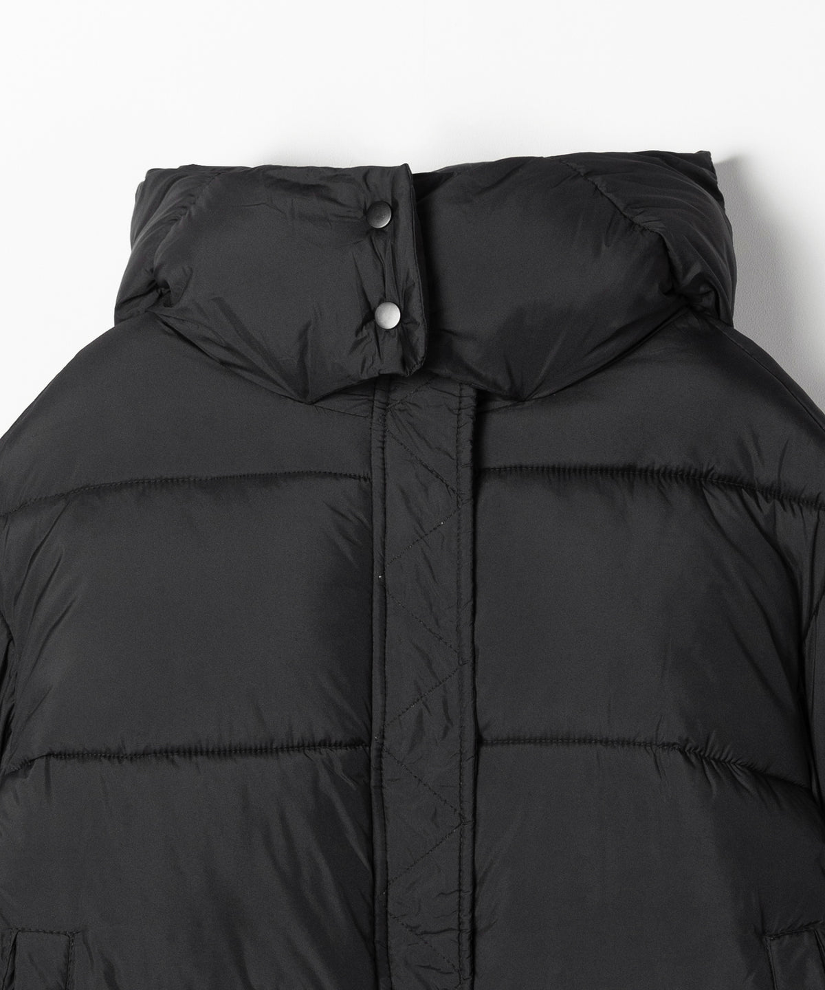 スタンドネックボリュームフーディ中綿パフジャケット ／ Stand-neck volume hooded fake down puff jacket