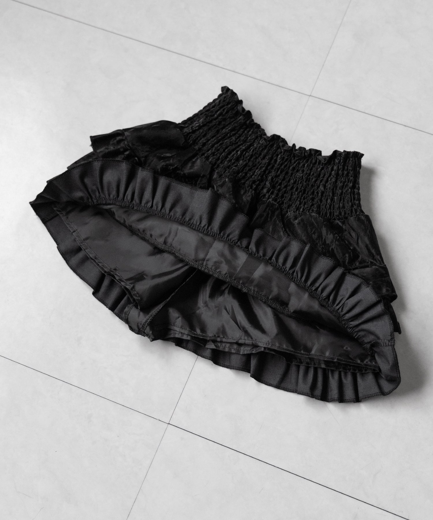 【 ３color ／インナーパンツ裏地付 】ハイウエストシャーリングフリルミニスカート ／ high waist shirring frill mini skirt
