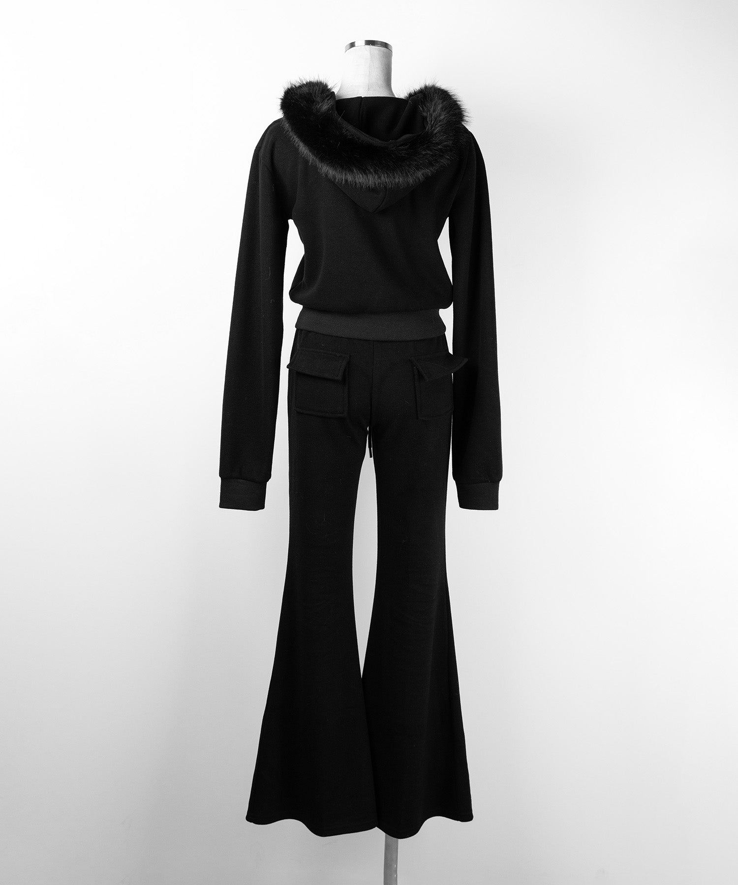 【 セットアップ 】ファーフードショートパーカー＆スウェットフレアパンツ ／ Fur short hoodie ＆ sweat flare pants SETUP