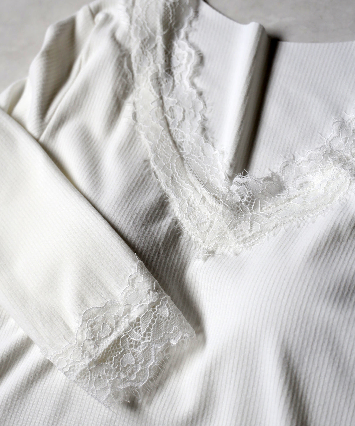 【 微起毛 】レーストリムタイトリブ長袖Ｔシャツ ／ lace trim tight rib long sleeve T-shirt