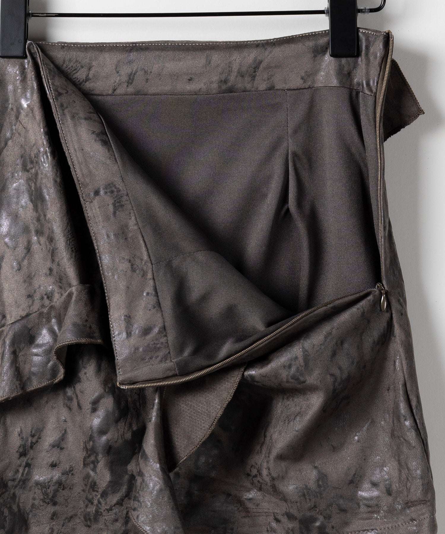 【 ２color 】ヴィンテージスエードアシンメトリーフリルミニスカート／ vintage suede asymmetry frill mini skirt
