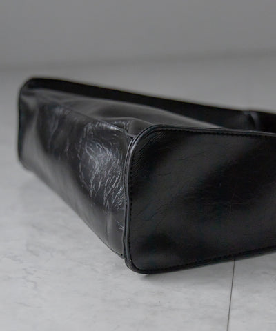 【 ２color 】ヴィンテージフェイクレザースクエアショルダーバッグ ／ vintage fake leather square shoulder bag