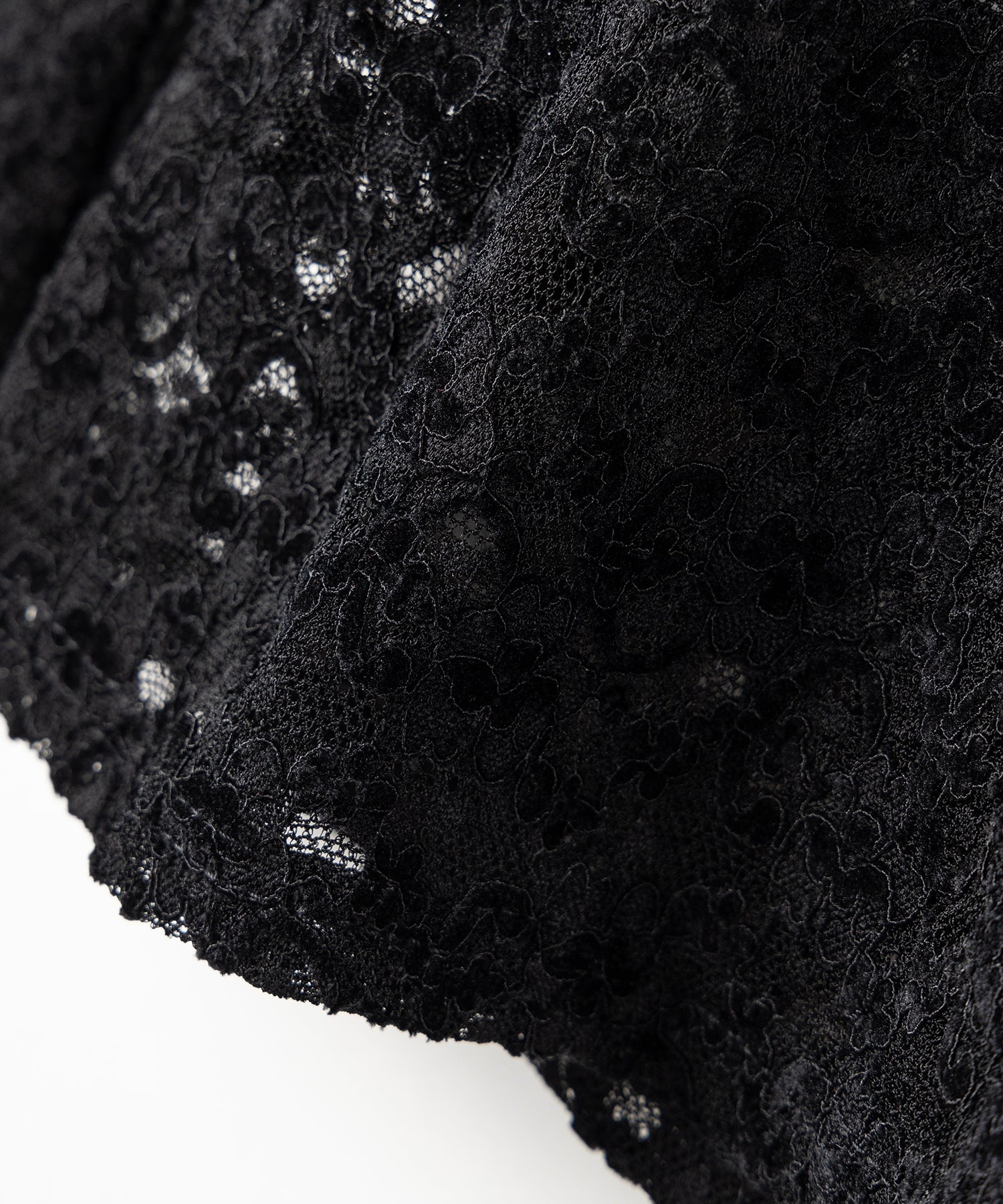 【 ２color 】Vネックスリムラインレーストップス ／ V-neck slimline lace tops