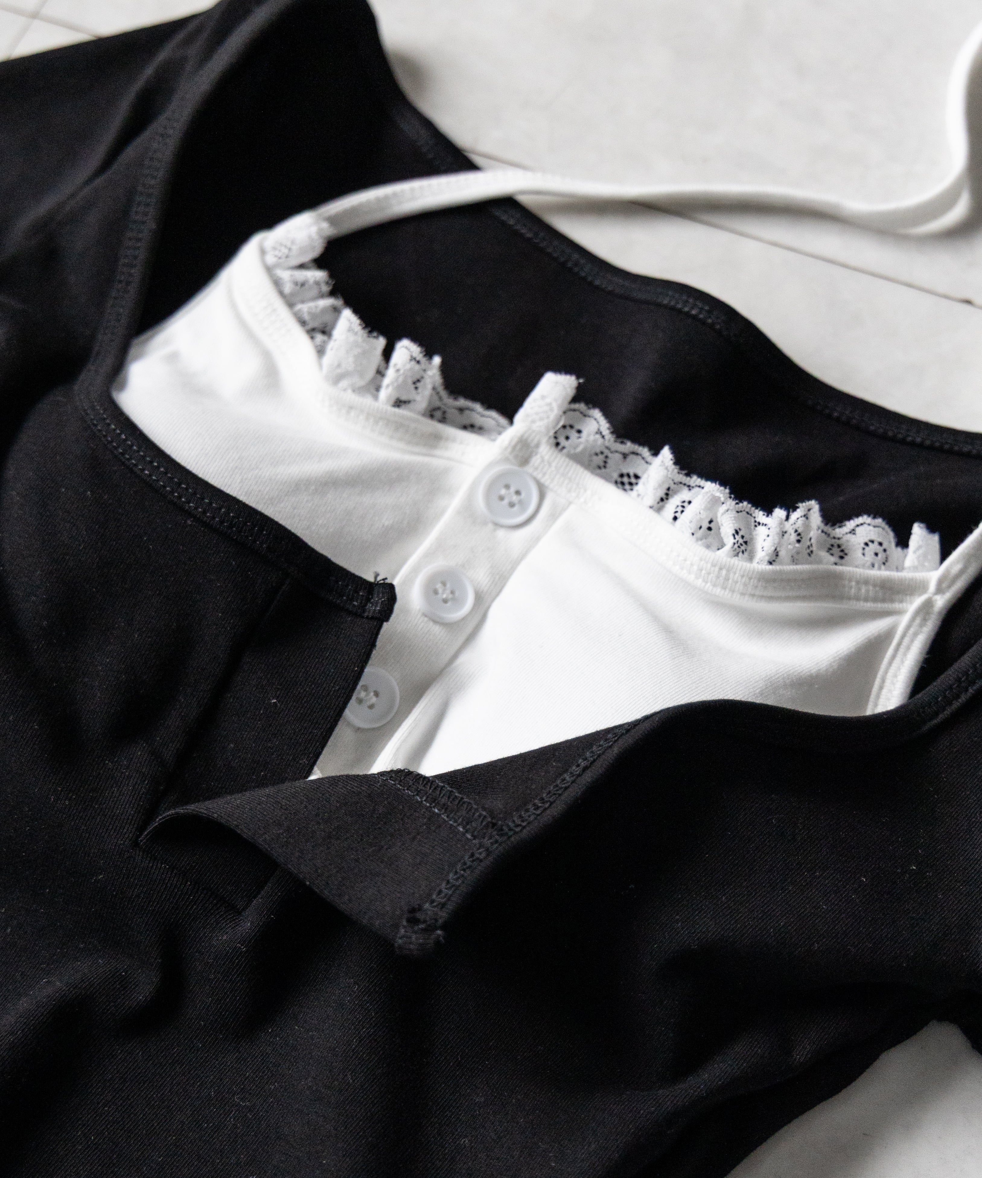 レースレイヤードドッキングスクエアネックＴシャツ ／ Lace layered docking square neck T-shirt