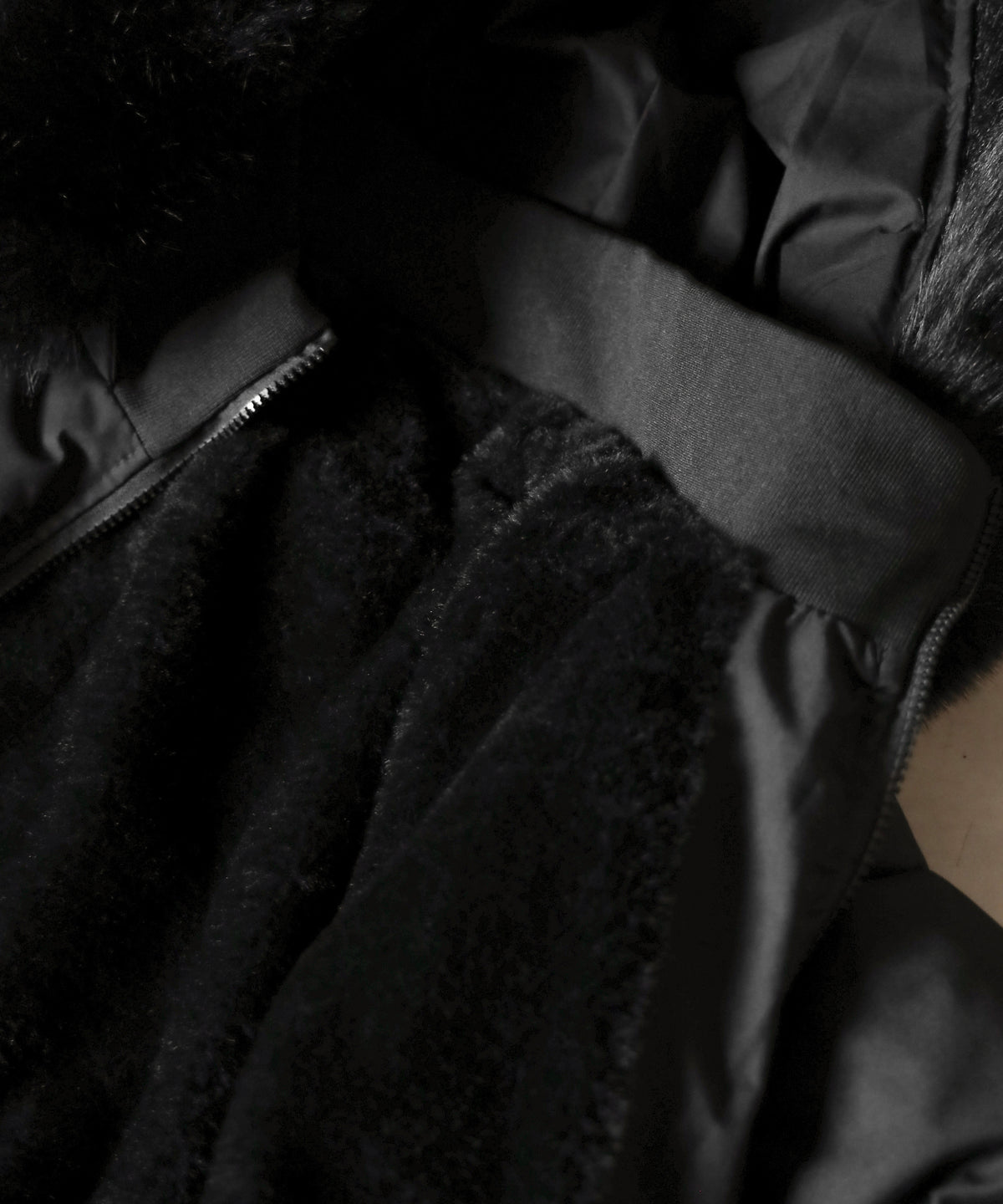 フェイクファーフード中綿ショートジャケット ／ fake fur hoodie fake down short jacket