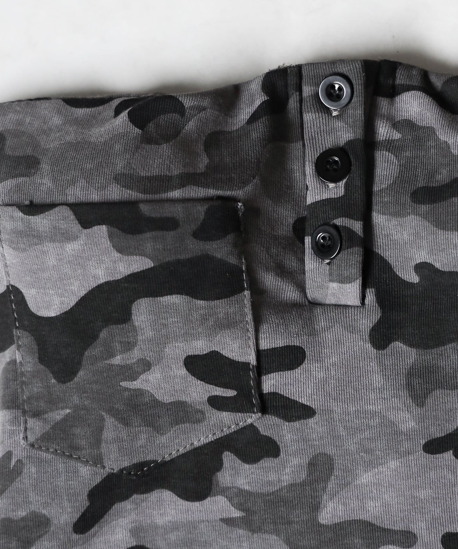 ヴィンテージカモフラ迷彩ヘンリーネックベアトップ ／ vintage camouflage henly neck bare top