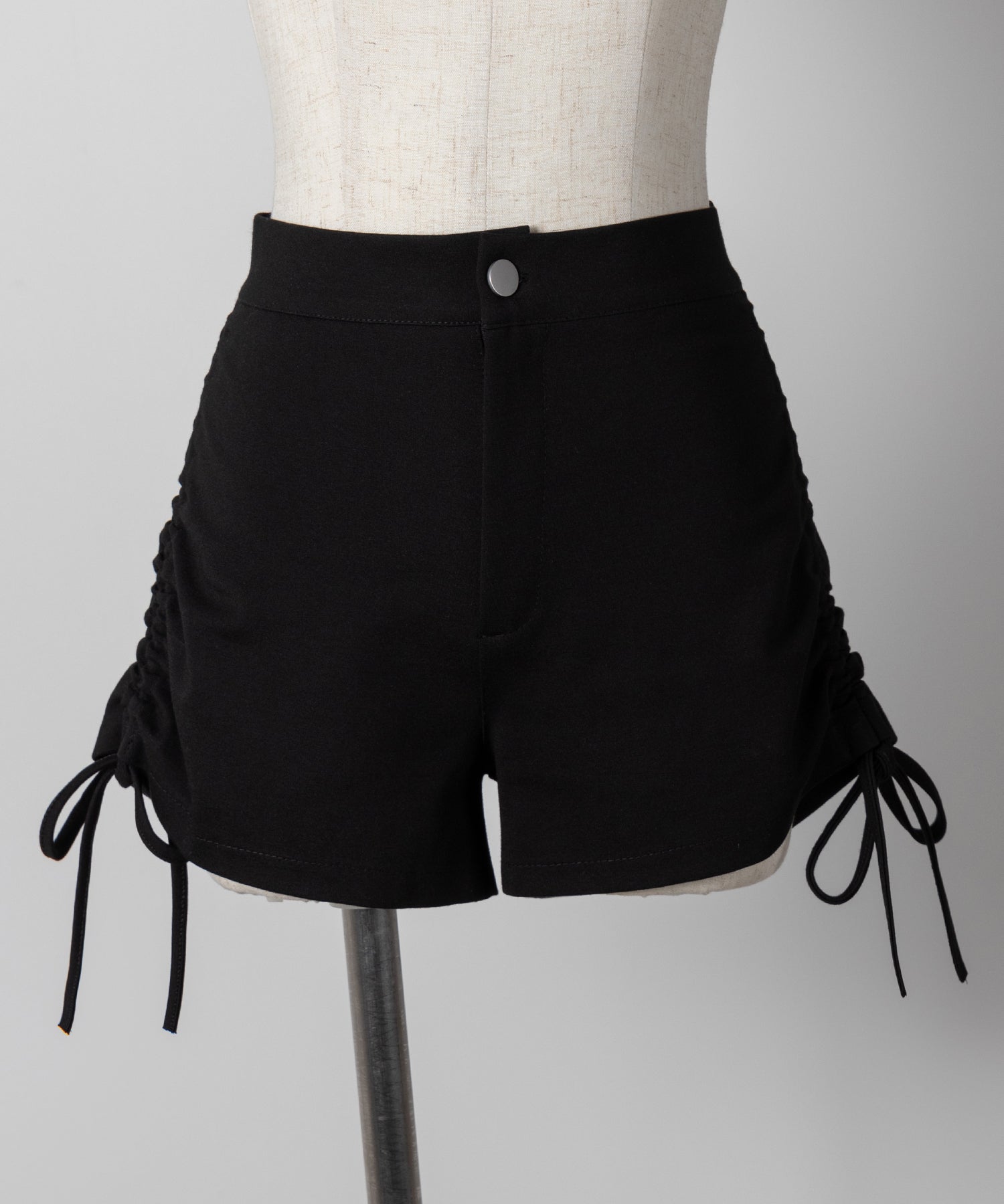 【 ３size 】サイドリボンシャーリングバイカーショートパンツ ／ side ribbon ruched biker shorts