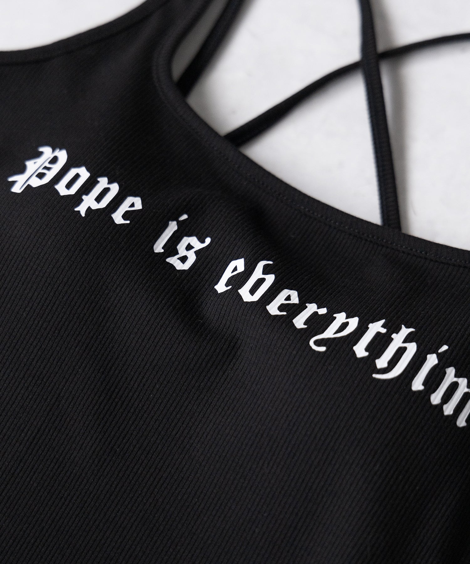 【 ２color 】グランジロゴバッククロスキャミソールトップス ／ grunge logo back logo camisole tops