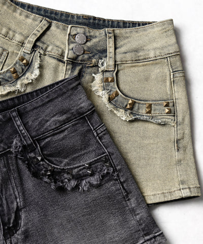 ヴィンテージライクスタッズスリムフィットデニムショートパンツ ／ vintage like studded slim-fit denim shorts