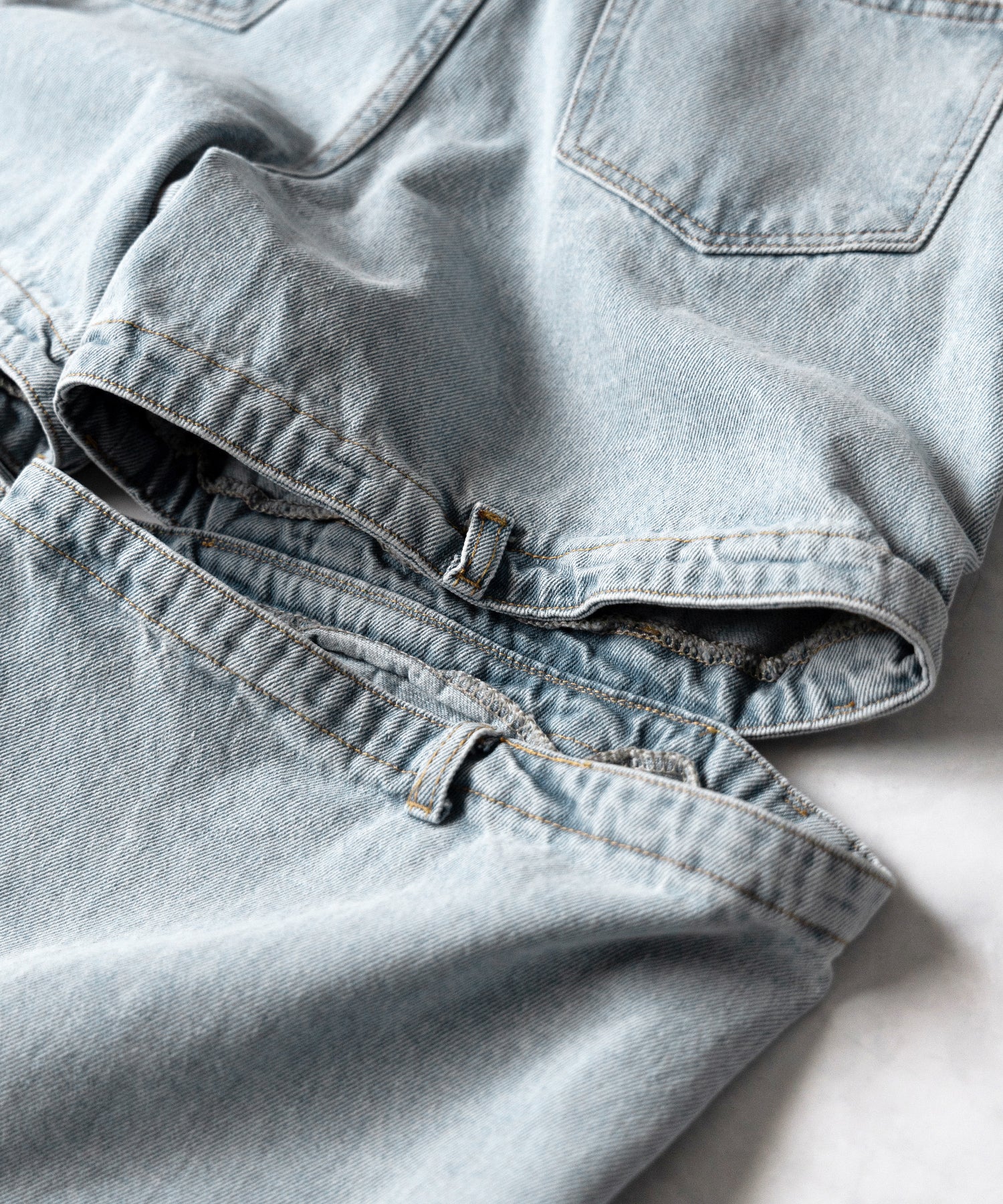 【 選べる３サイズ 】バックオープンカットアウトウォッシュワイドデニム ／ Back open cutout washed wide denim