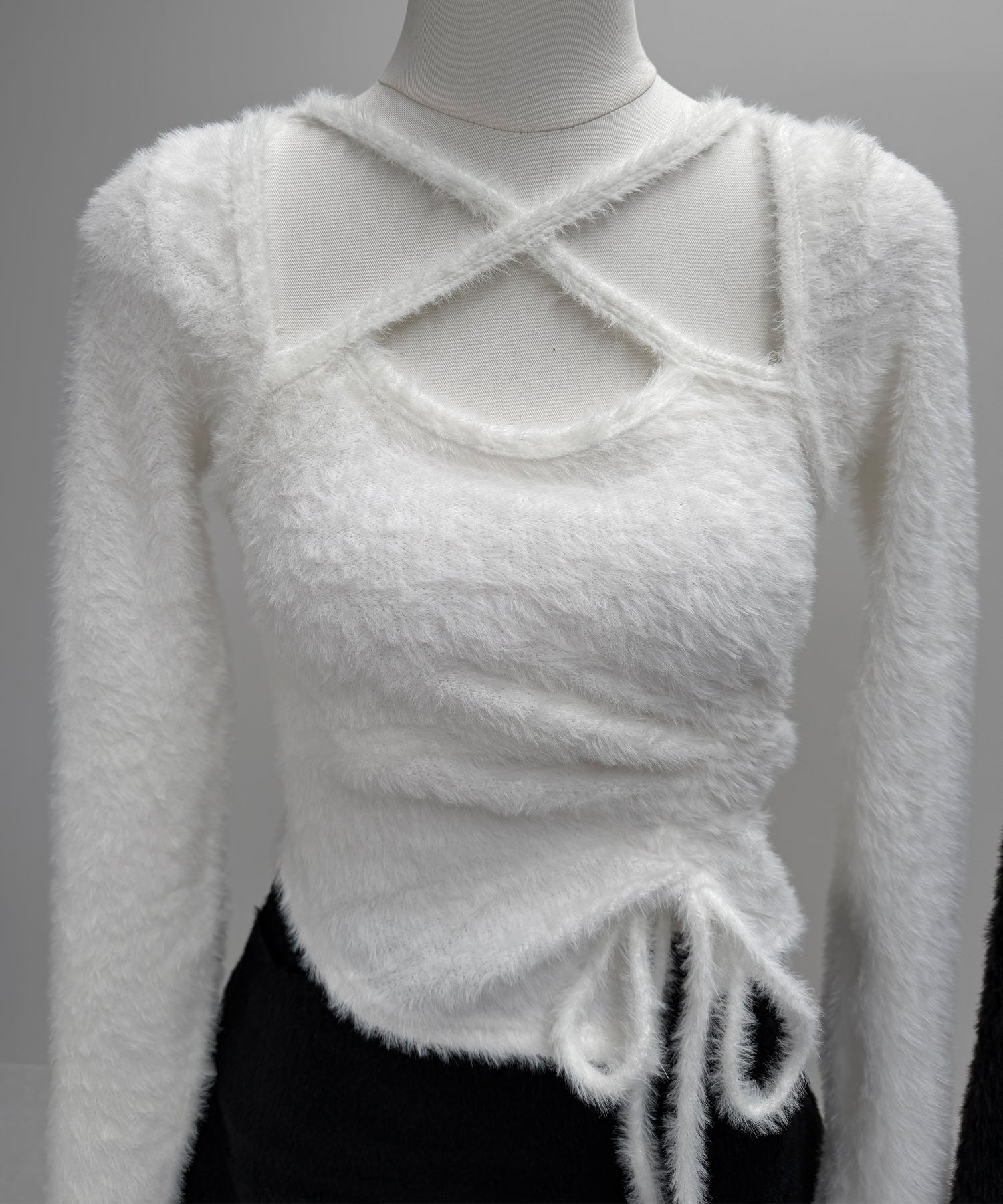 【 ３color 】クロスネックシャーリングリボンシャギートップス ／ cross neck shirring ribbon shaggy tops