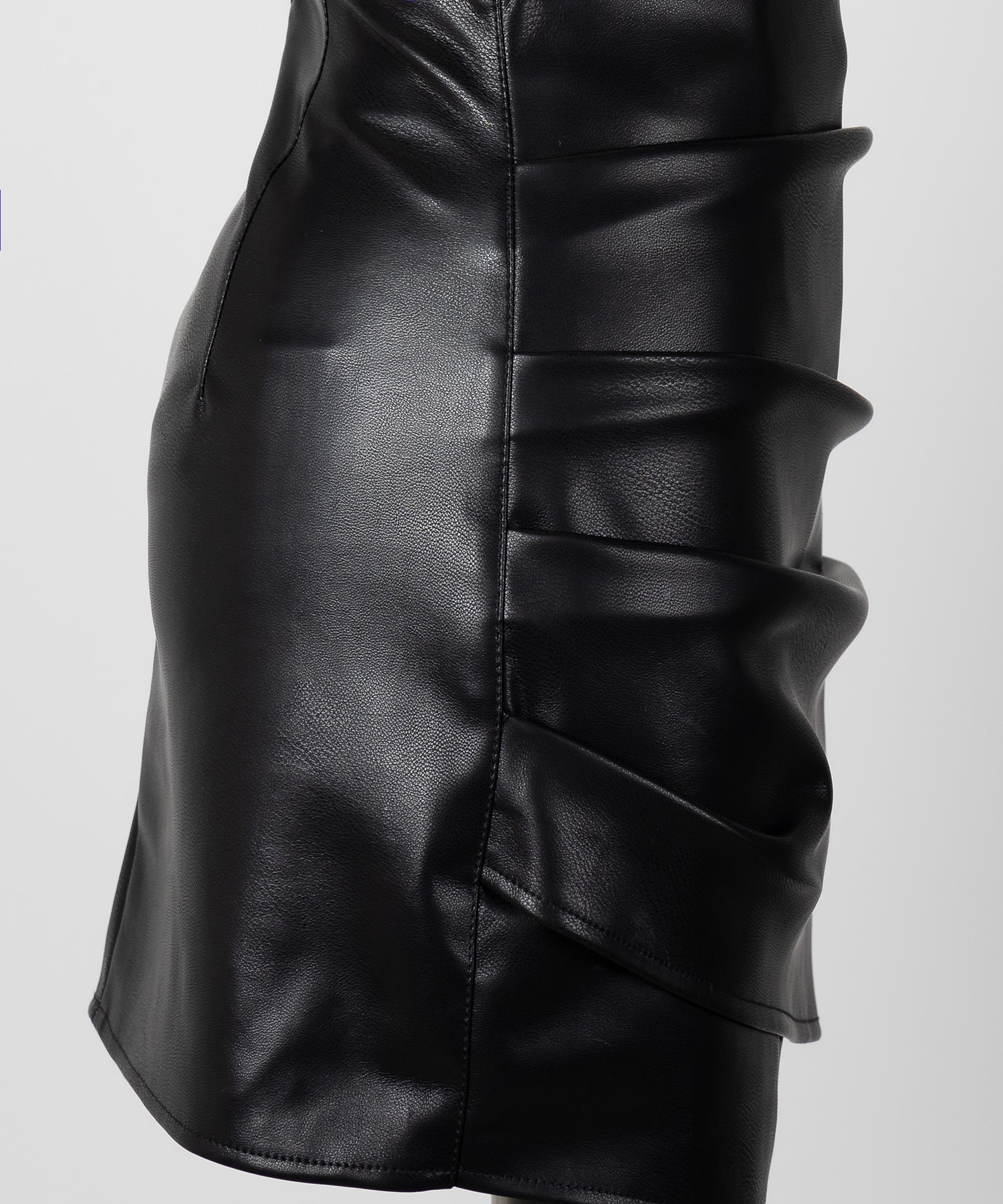 【 裏地インナーパンツ付 】フェイクレザータックレイヤードハイウエストミニスカート ／ fake leather tuck layered highwaist mini skirt