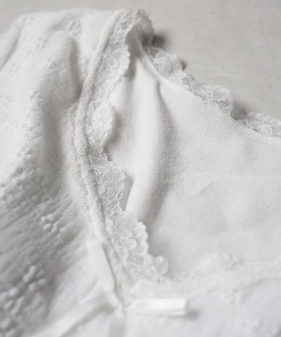 フロントリボンVネックレイヤードレーストップス ／ front ribbon v-neck layered lace tops