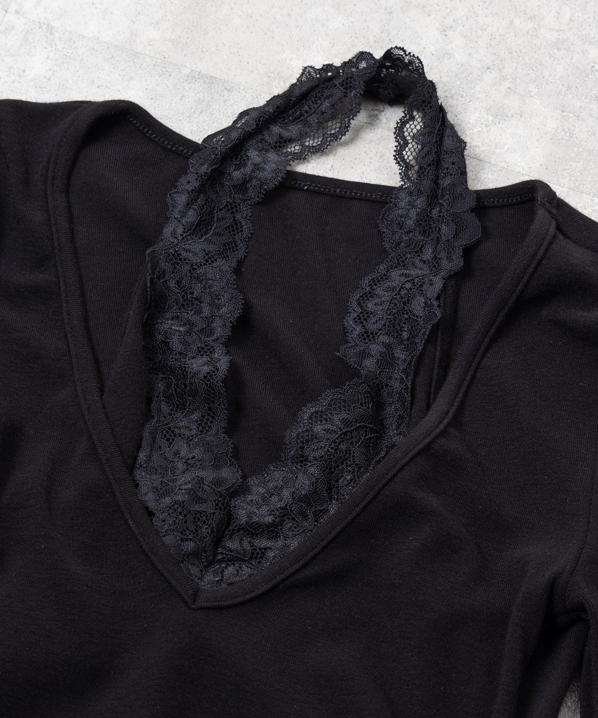 ホルターネックレースレイヤードトップス ／ Halter neck lace layered tops