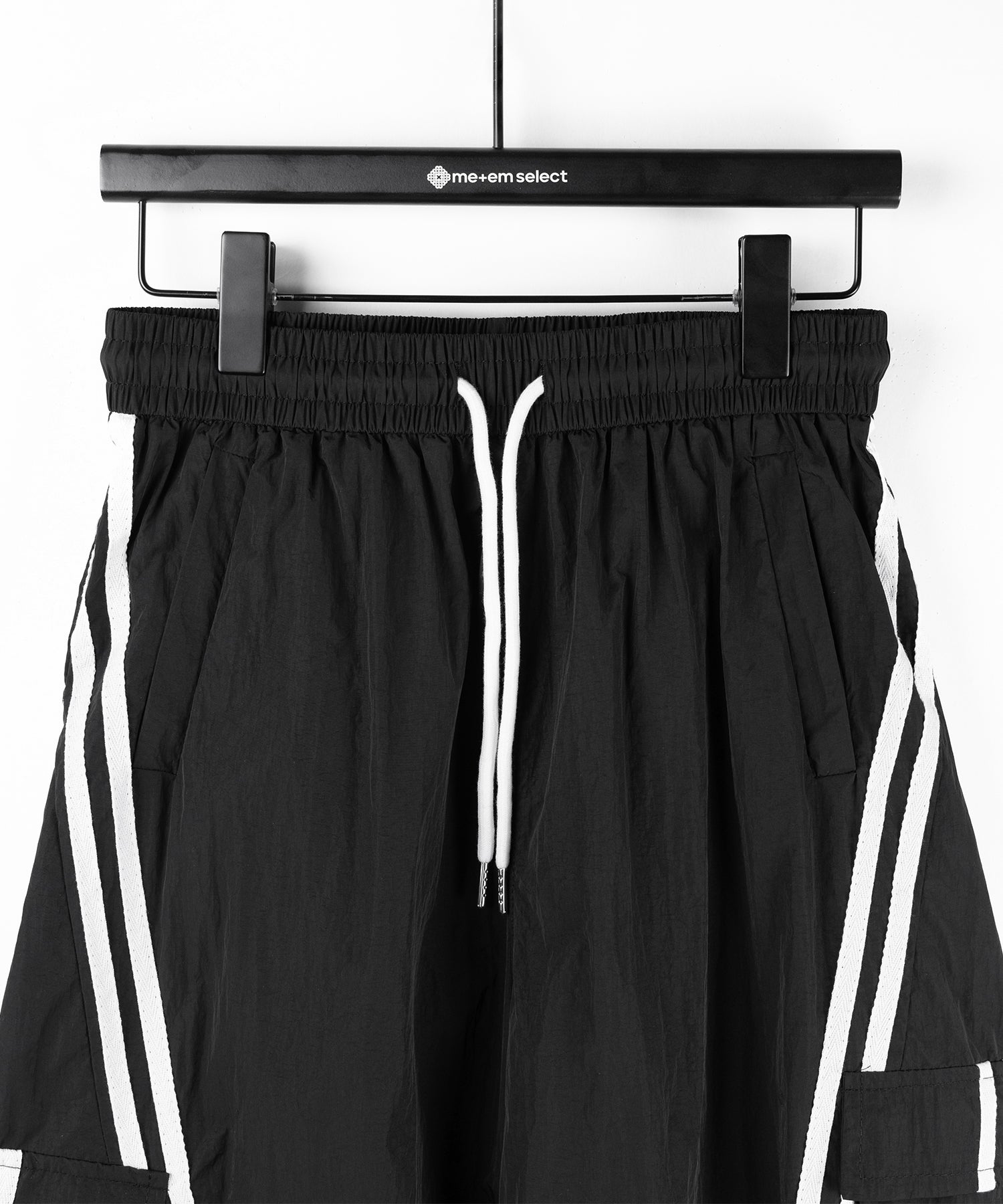 【 ３color ／裾絞り可能２WAY 】サイドラインナイロンタックカーゴワイドパンツ ／ side line nylon tuck cargo wide pants