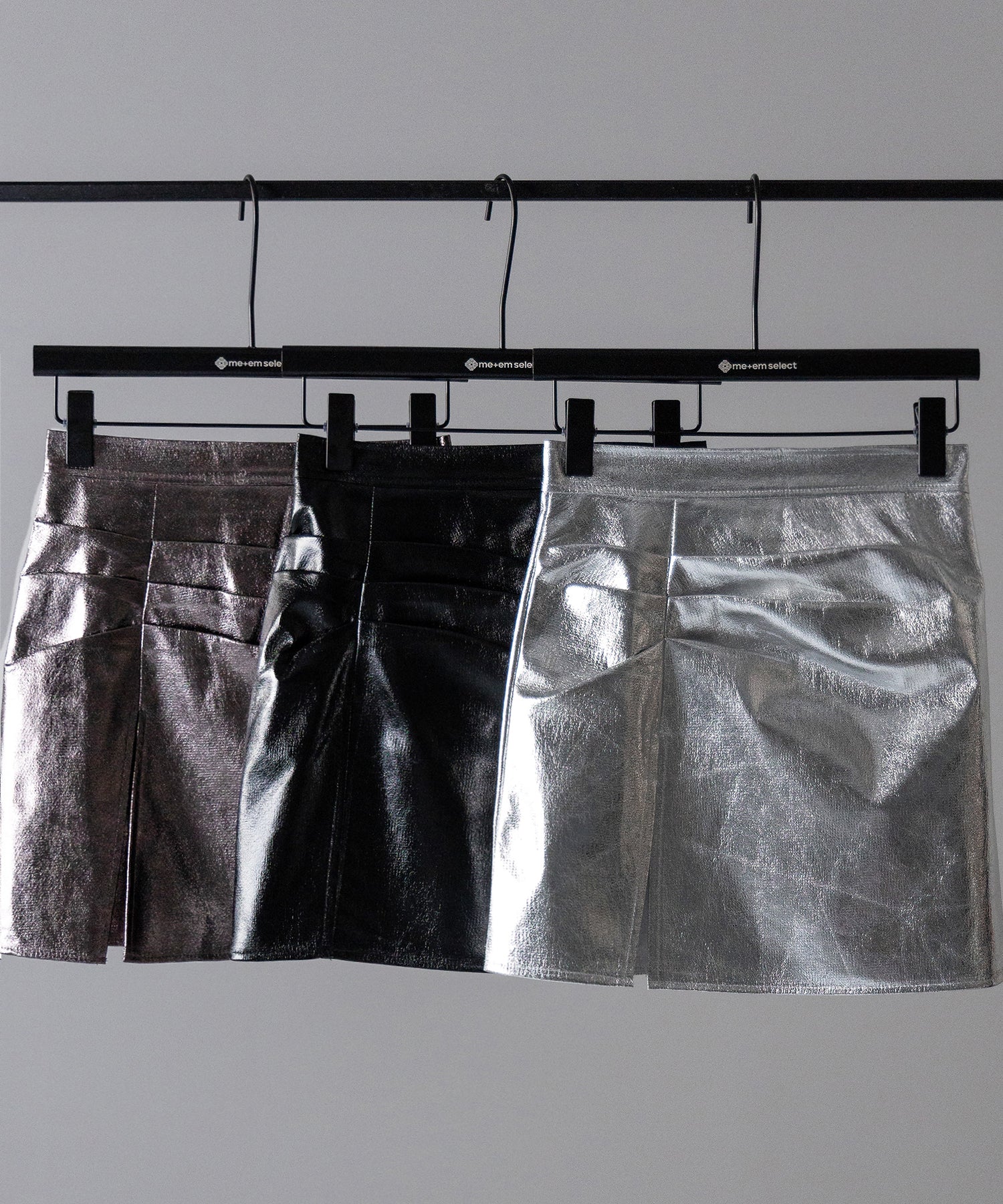 【 ３color ／４size 】３タックメタリックスリットハイウエストタイトミニスカート ／ three tuck metallic slit highwaist tight mini skirt