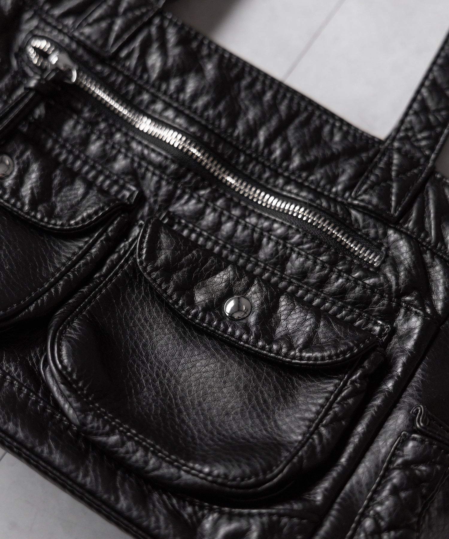 【 ３color 】アウトポケットジップアップエンボスヴィンテージハンドバッグ ／ out pocket zipup embossed vintage handbag