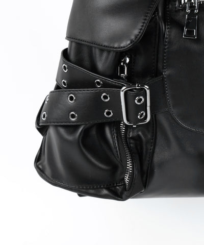 【 多ポケットで収納力抜群 】３連ベルテッド多ポケットフェイクレザーショルダーバッグ ／ Three belted multi pocket fake leather shoulder bag