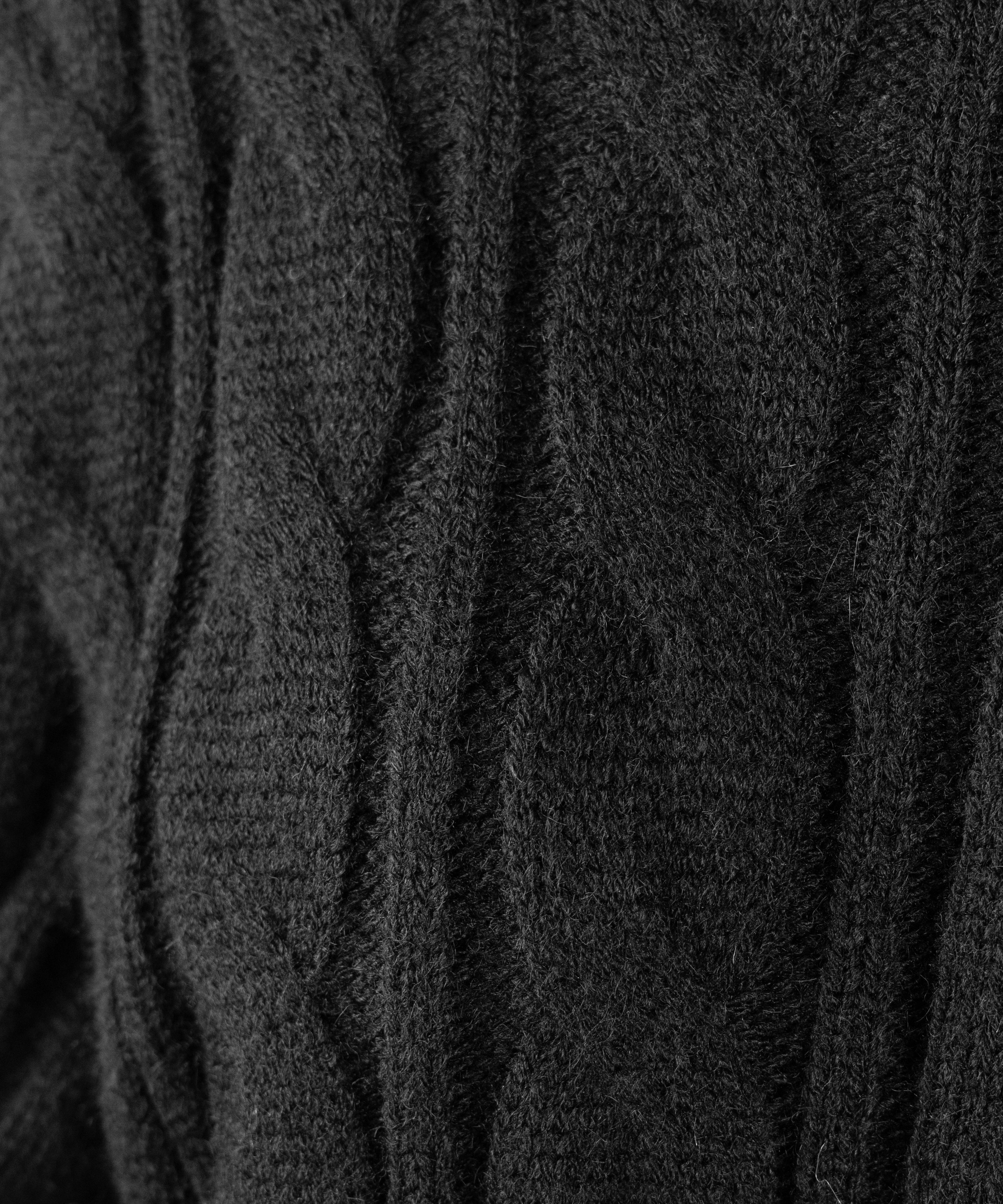 ファーフーディダブルジップショートニットパーカー ／ Fur hooded double zip short knit hoodie