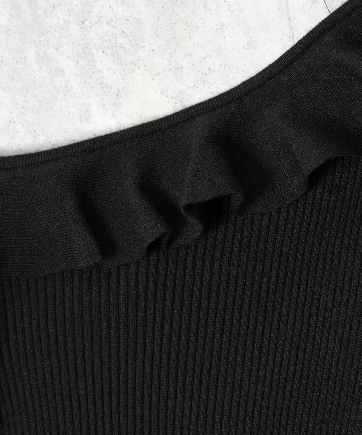 ワンショルフリルタイトリブニットトップス ／ one-shoulder frill tight rib knit tops