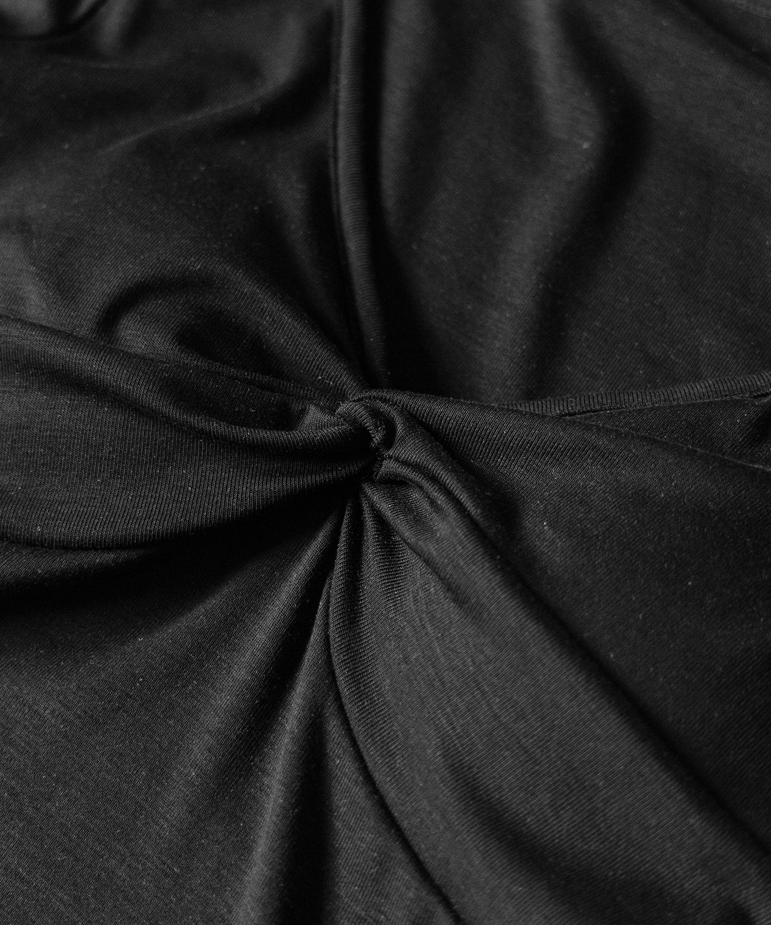 ⅤネックツイストスリムラインＴシャツ ／ V neck twist slim line T-shirts