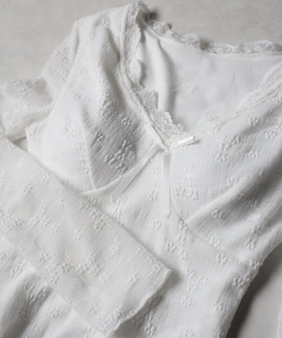 フロントリボンVネックレイヤードレーストップス ／ front ribbon v-neck layered lace tops