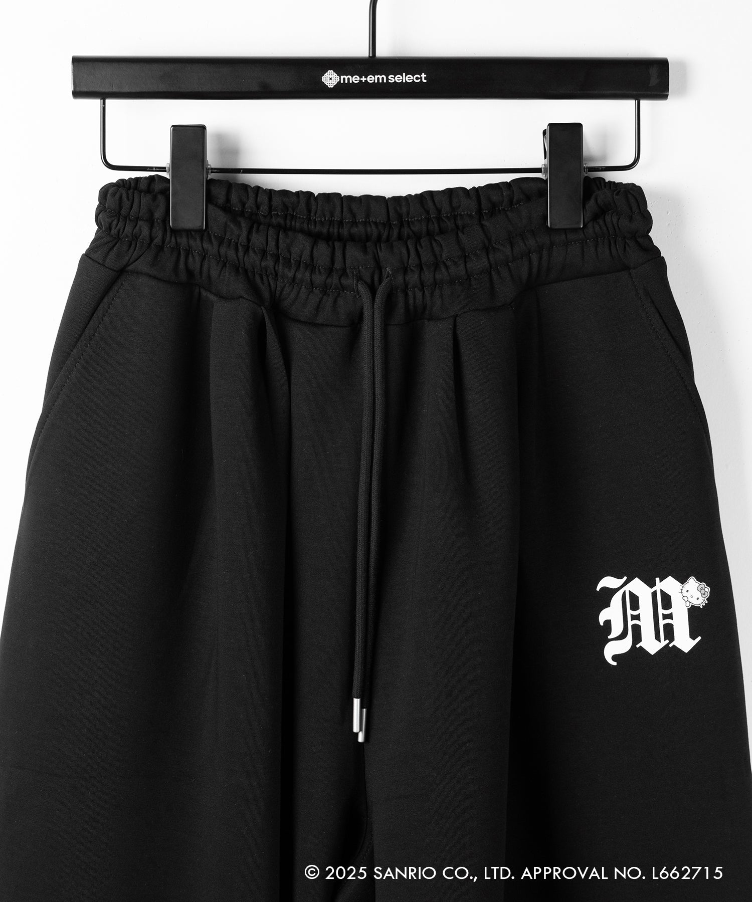 【 HELLO KITTY × me+em select 】ハローキティM LOGO ワイドスウェットパンツ ／ Hello Kitty M Logo wide sweatpants 【 セットアップ着用可能 】