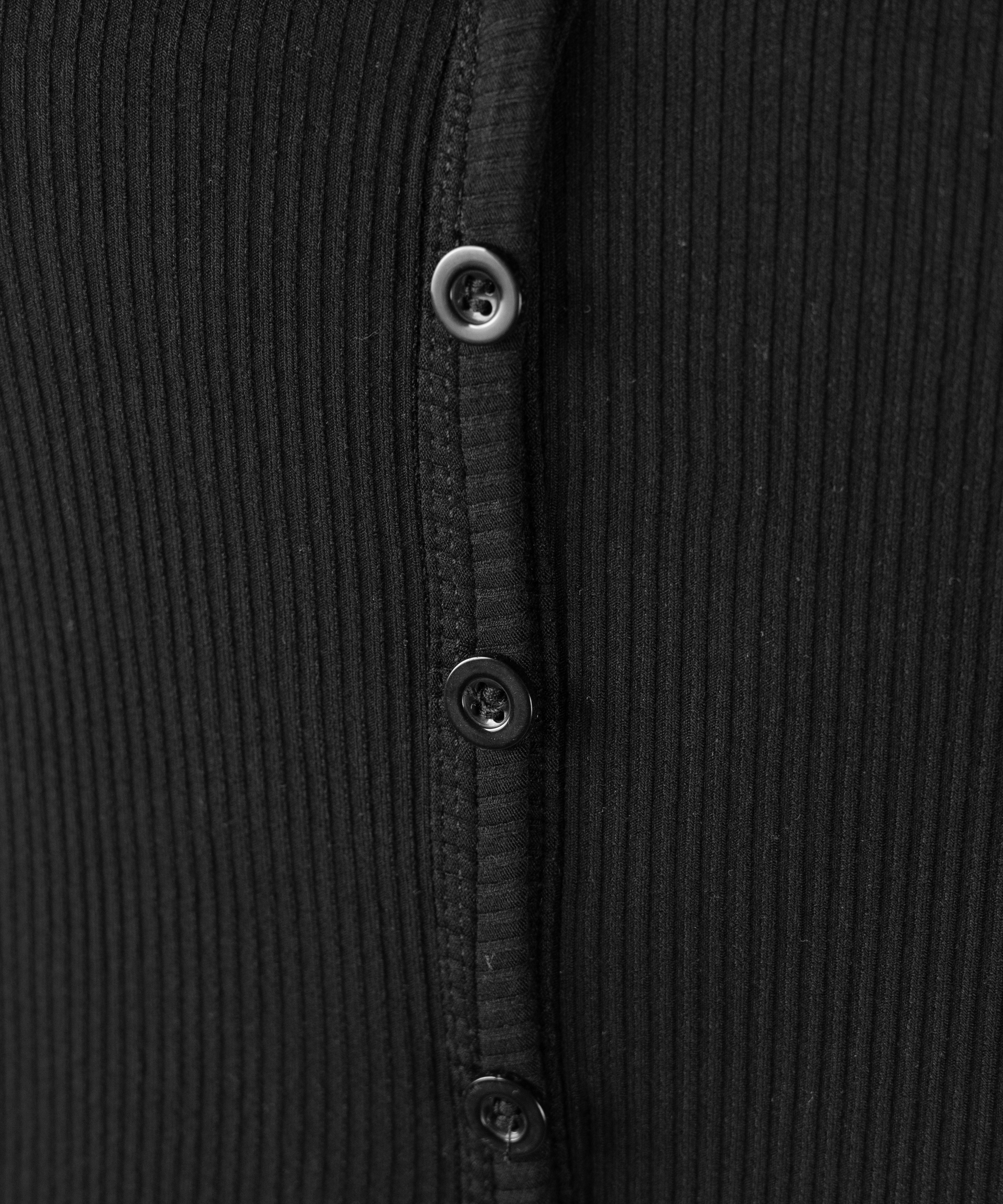 【 裏微起毛 】フロントボタンタイトリブカットソートップス ／ front button tight ribbed cutsew tops