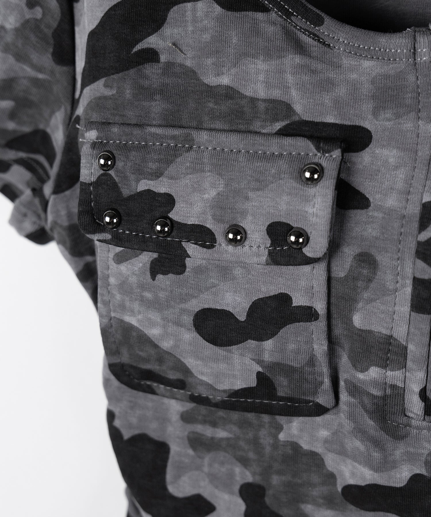 ヴィンテージカモフラアウトポケットジップ半袖Tシャツ ／ vintage camouflage out pocket zip short sleeve T-shirt