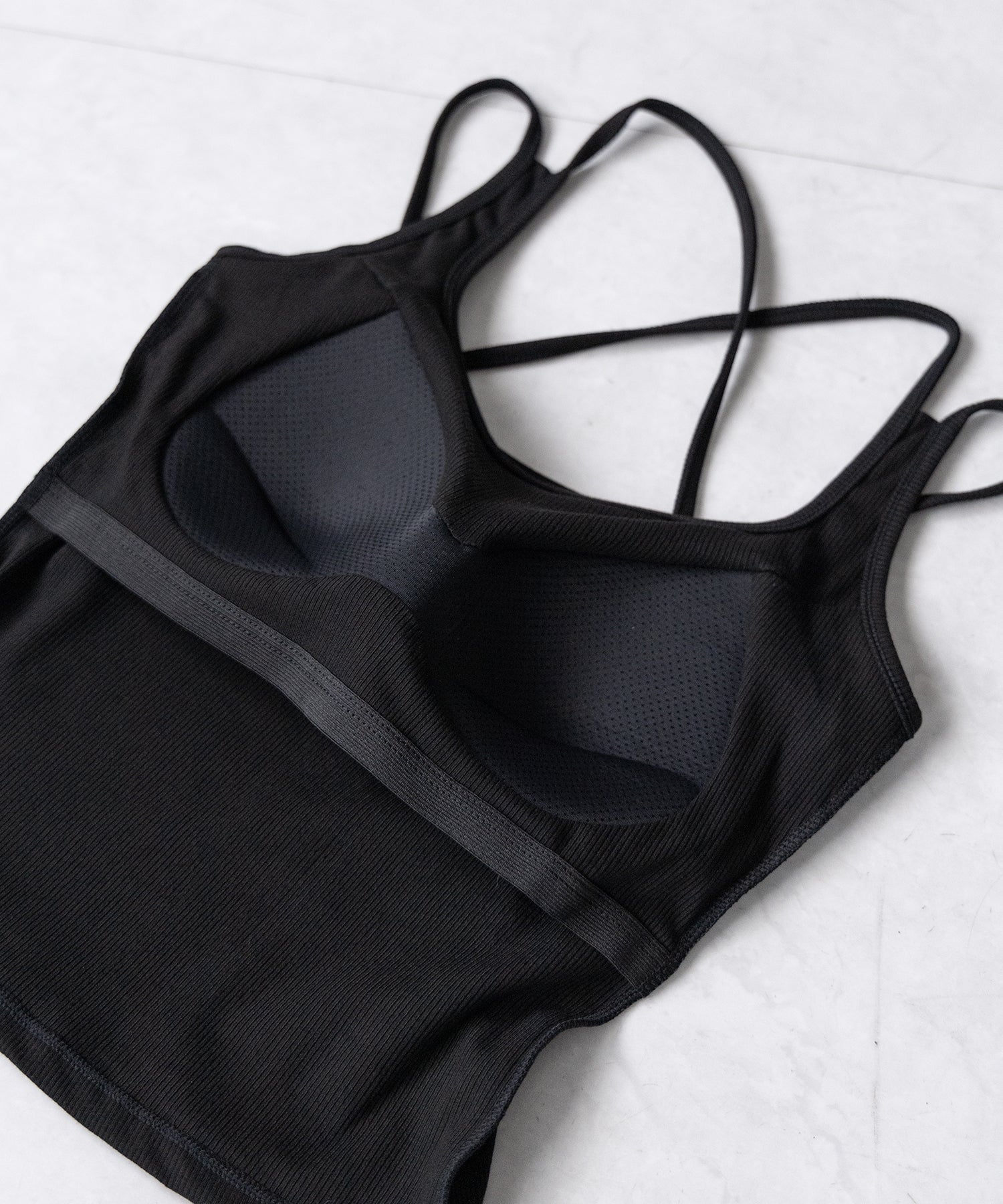 【 ２color 】グランジロゴバッククロスキャミソールトップス ／ grunge logo back logo camisole tops