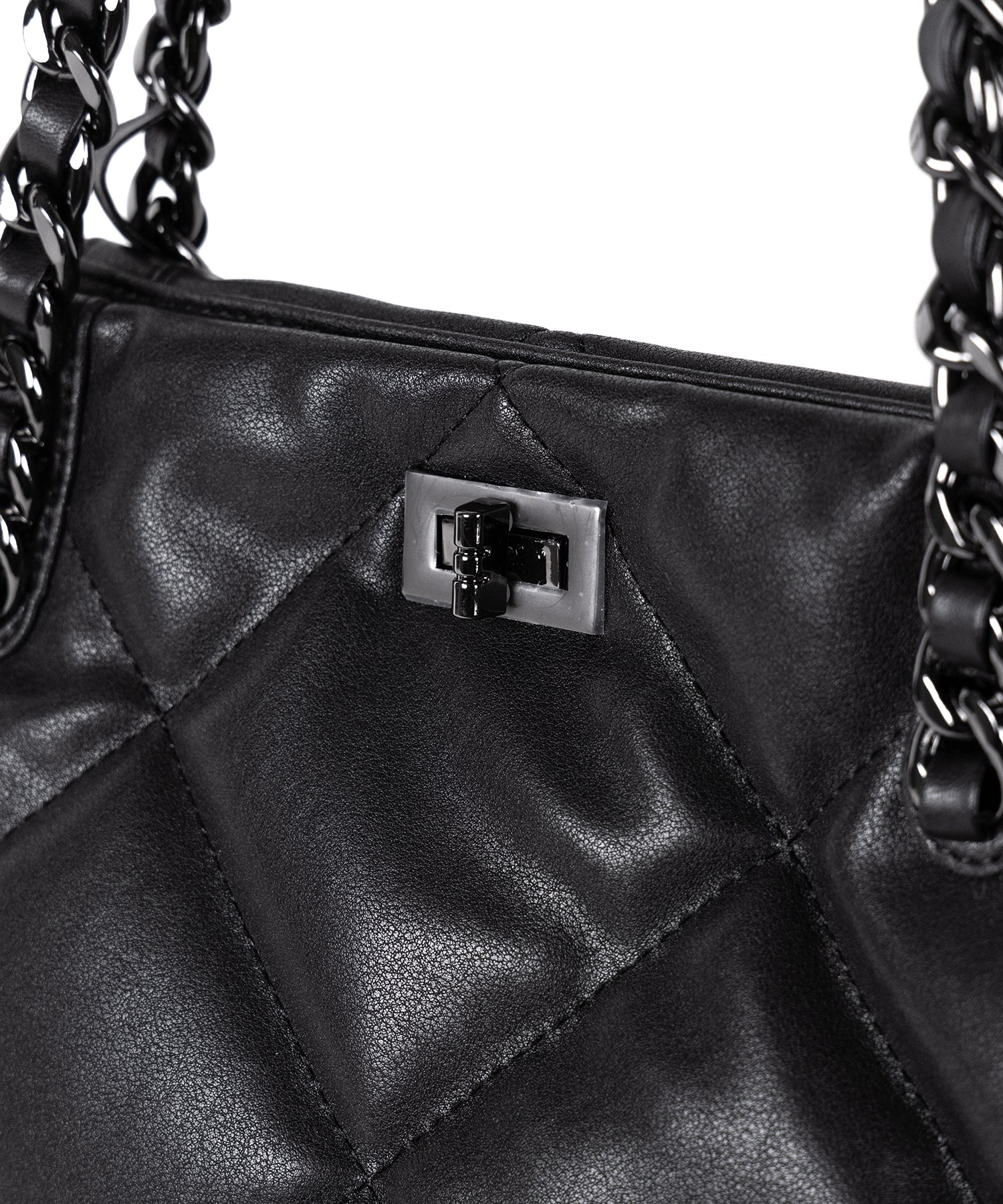 【 A4収納可 】キルティングスクエアチェーンバッグ/ quilted square chain bag