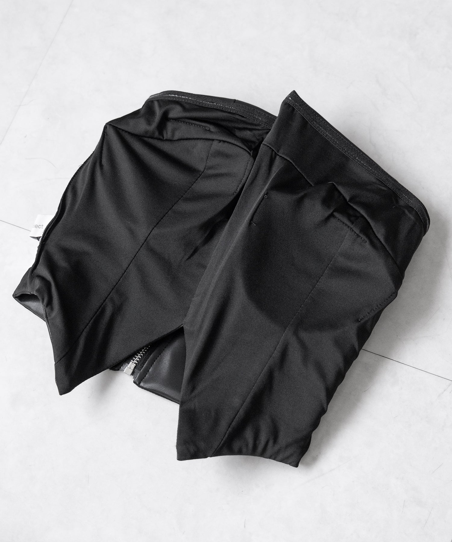 【 ２color 】アシンメトリー切替フェイクレザービスチェ ／ asymmetry switching fake leather bustier