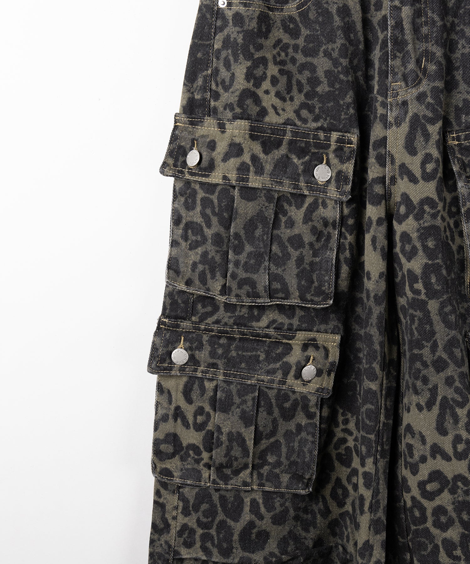 【 ２color ／ ４size 】レオパードヴィンテージタックワイドカーゴデニム ／ leopard vintage tuck wide cargo denim