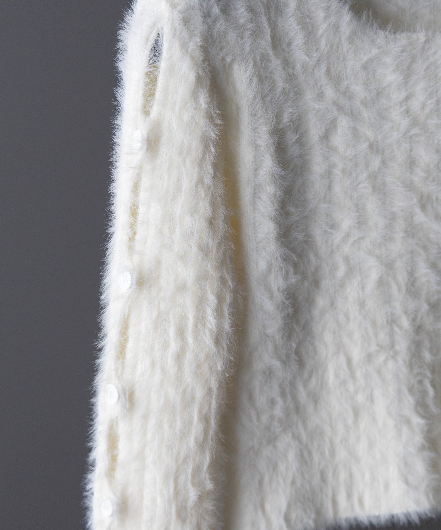 【 ３color 】カットアウトスリットスリーブショートシャギーニット ／ cutout slit sleeve short shaggy knit