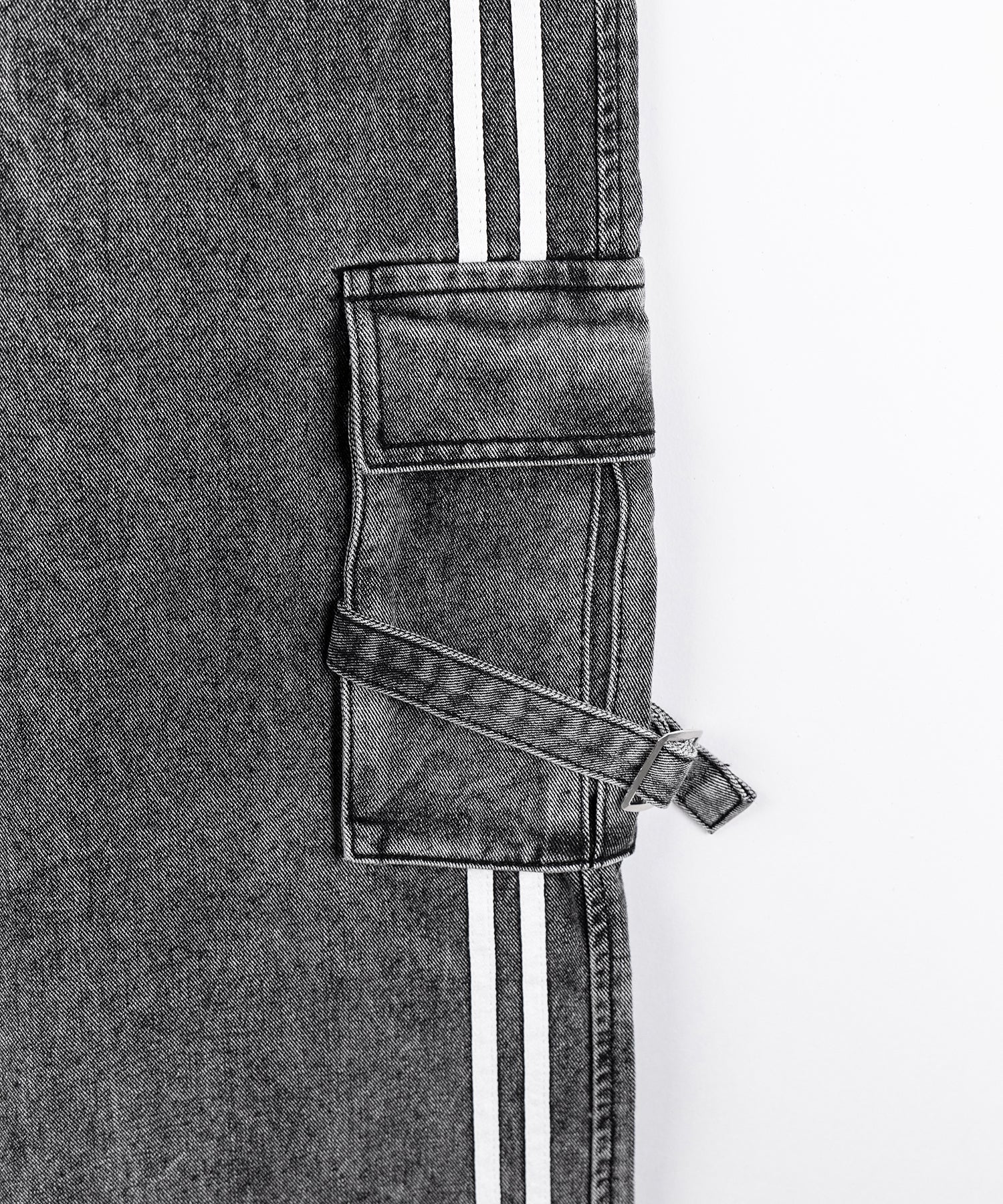 サイドラインストレートカーゴデニムパンツ ／ sideline straight cargo denim pants