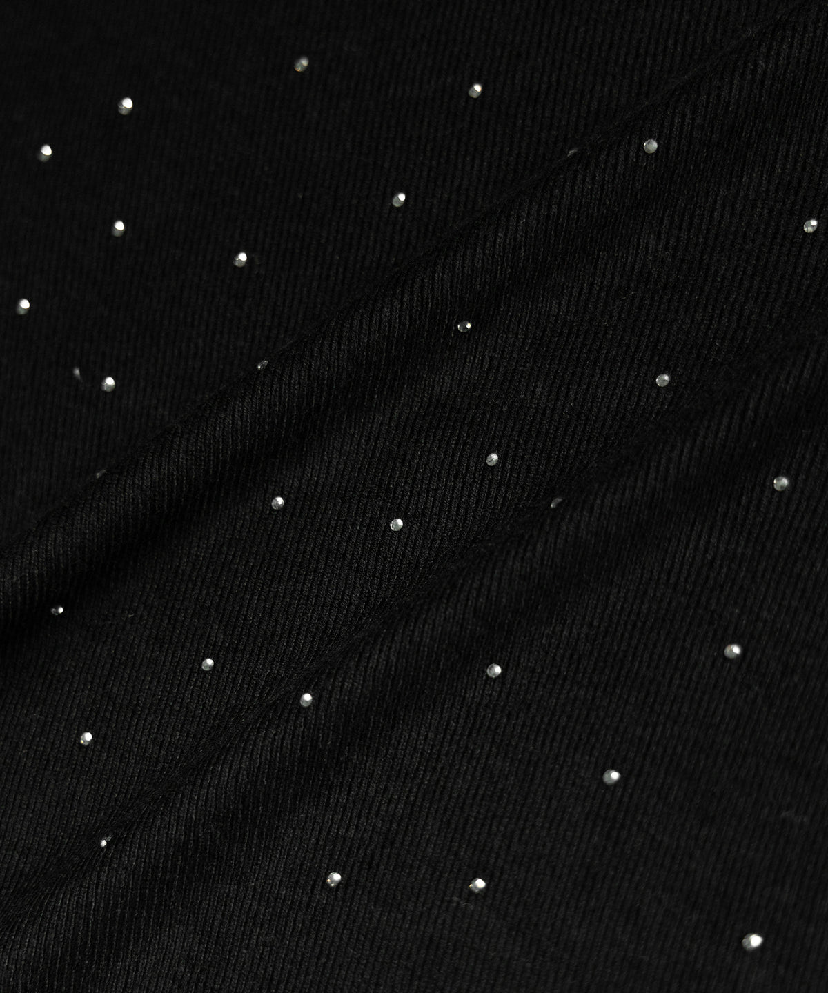 ラインストーンタートルニットトップス ／ Rhinestone turtleneck knit tops