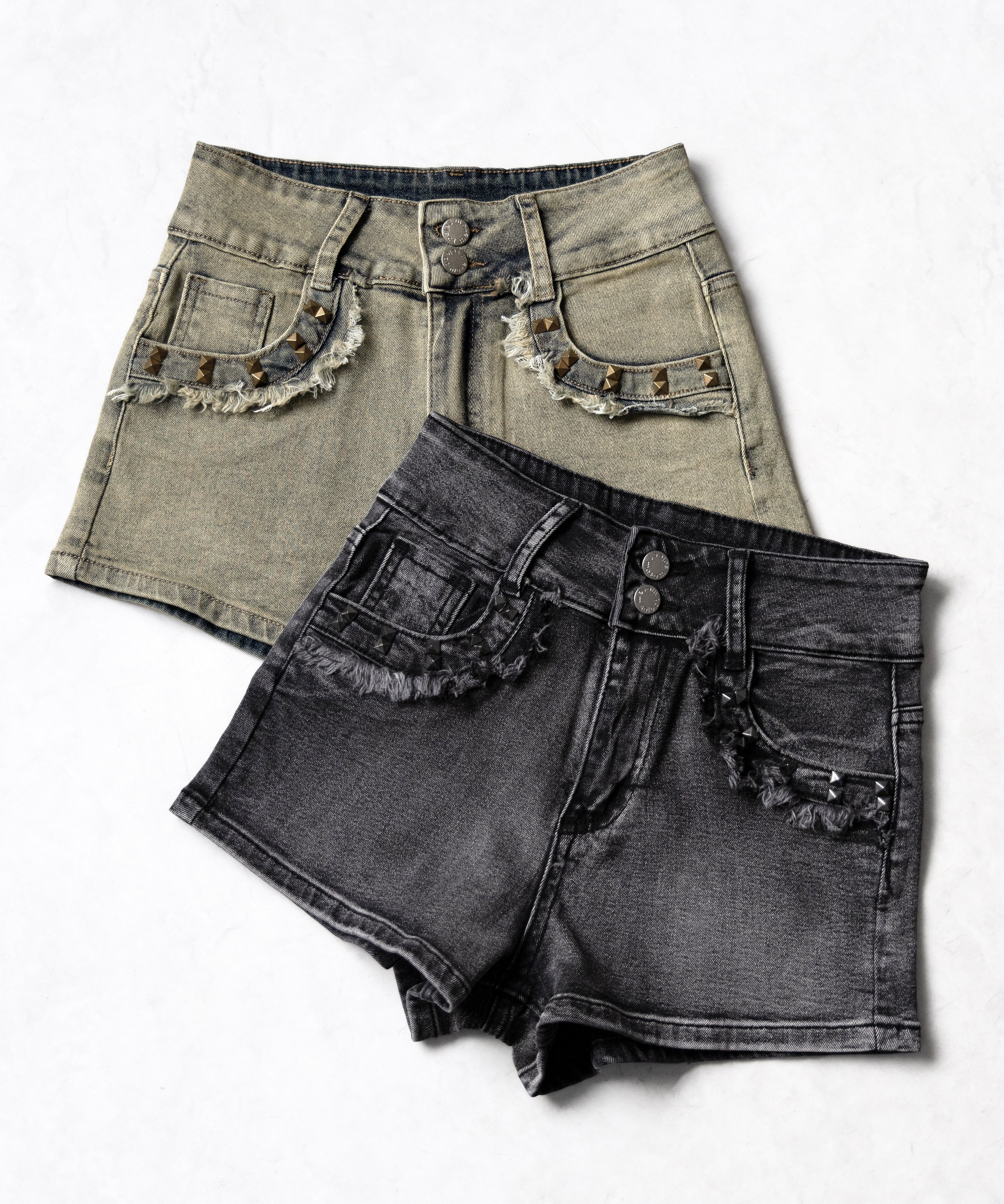ヴィンテージライクスタッズスリムフィットデニムショートパンツ ／ vintage like studded slim-fit denim shorts