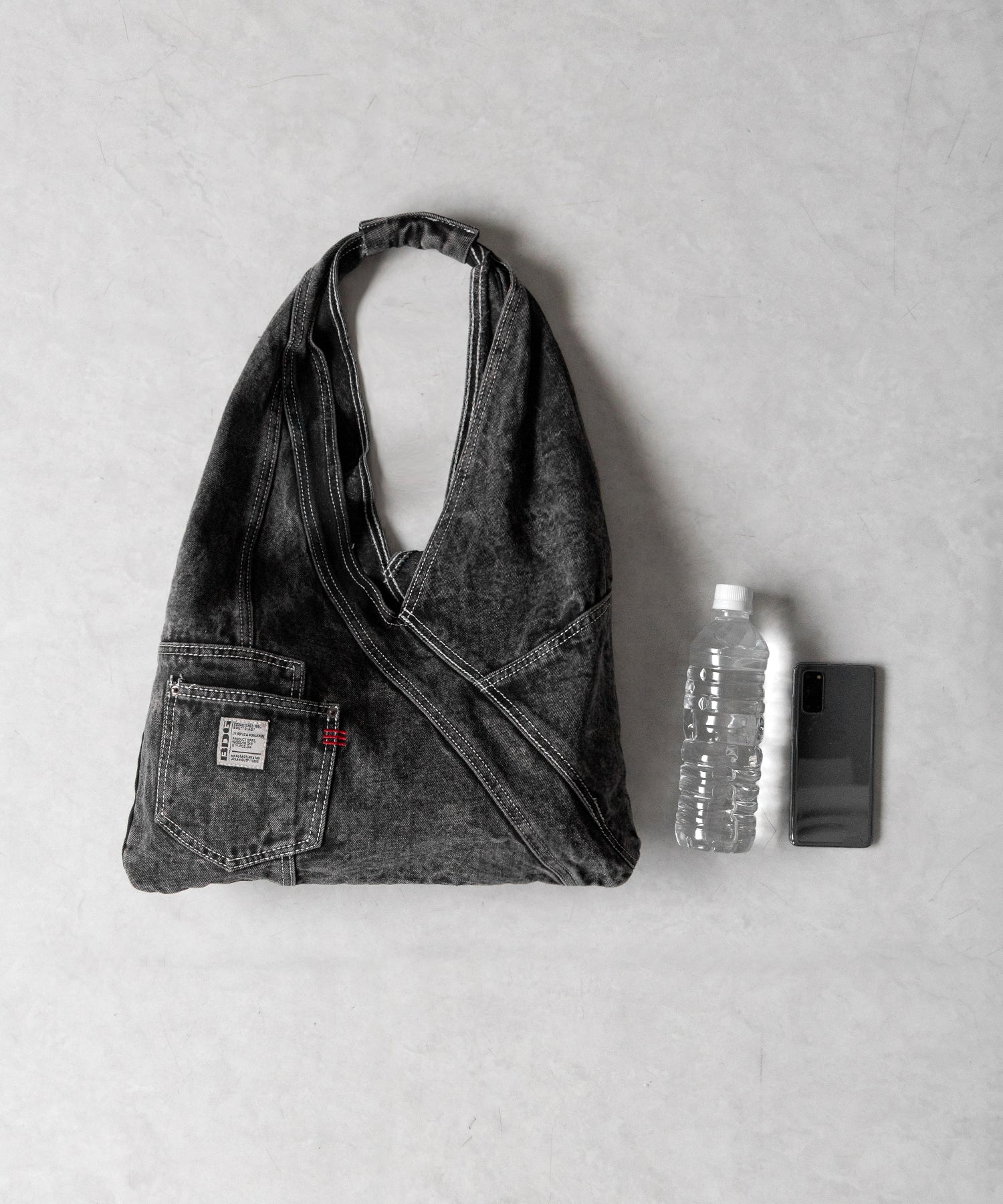 【 ２color 】リメイクウォッシュトライアングルデニムショルダーバッグ ／ remade wash triangle denim shoulder bag