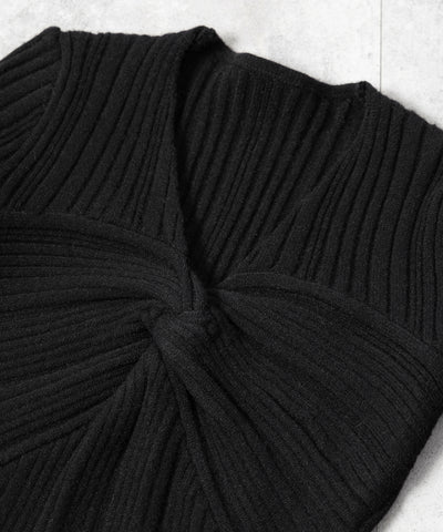 Ⅴネックツイストリブニットトップス ／ V-neck twisted rib knit tops