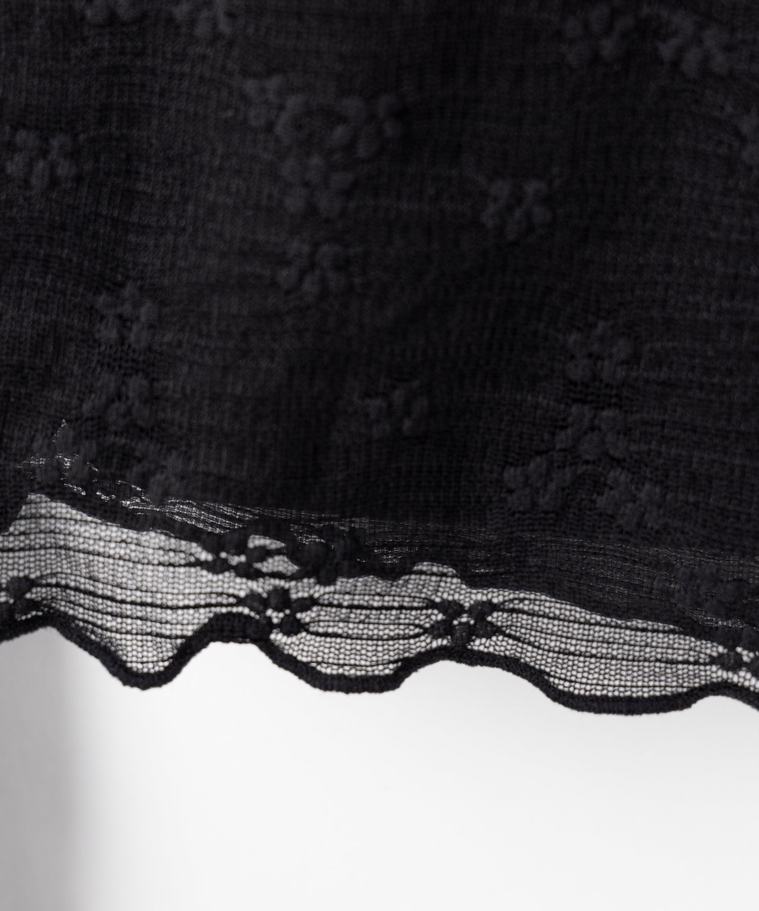 フロントリボンレイヤードレーストップス ／ front ribbon layered lace tops