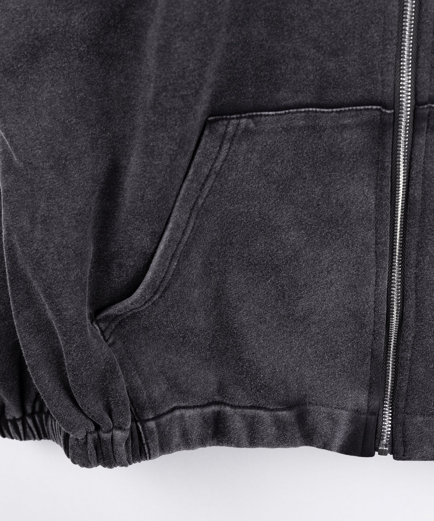 ピグメントヴィンテージ加工サイドラインジップアップパーカー ／ Pigment vintage side line zip-up hoodie