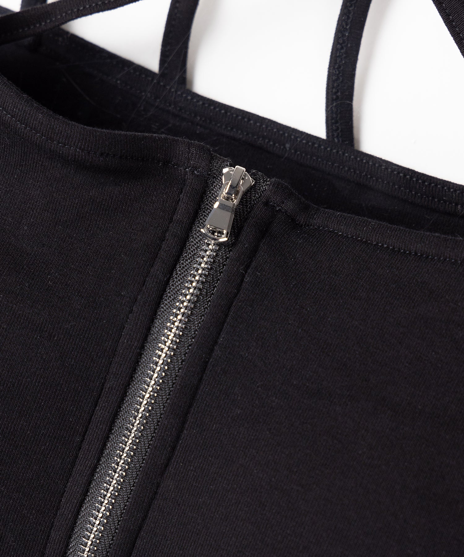 【 ３color ／ カップ付 】フロントジップクロスストラップオフショルトップス ／ front zip cross straps off-shoulder tops