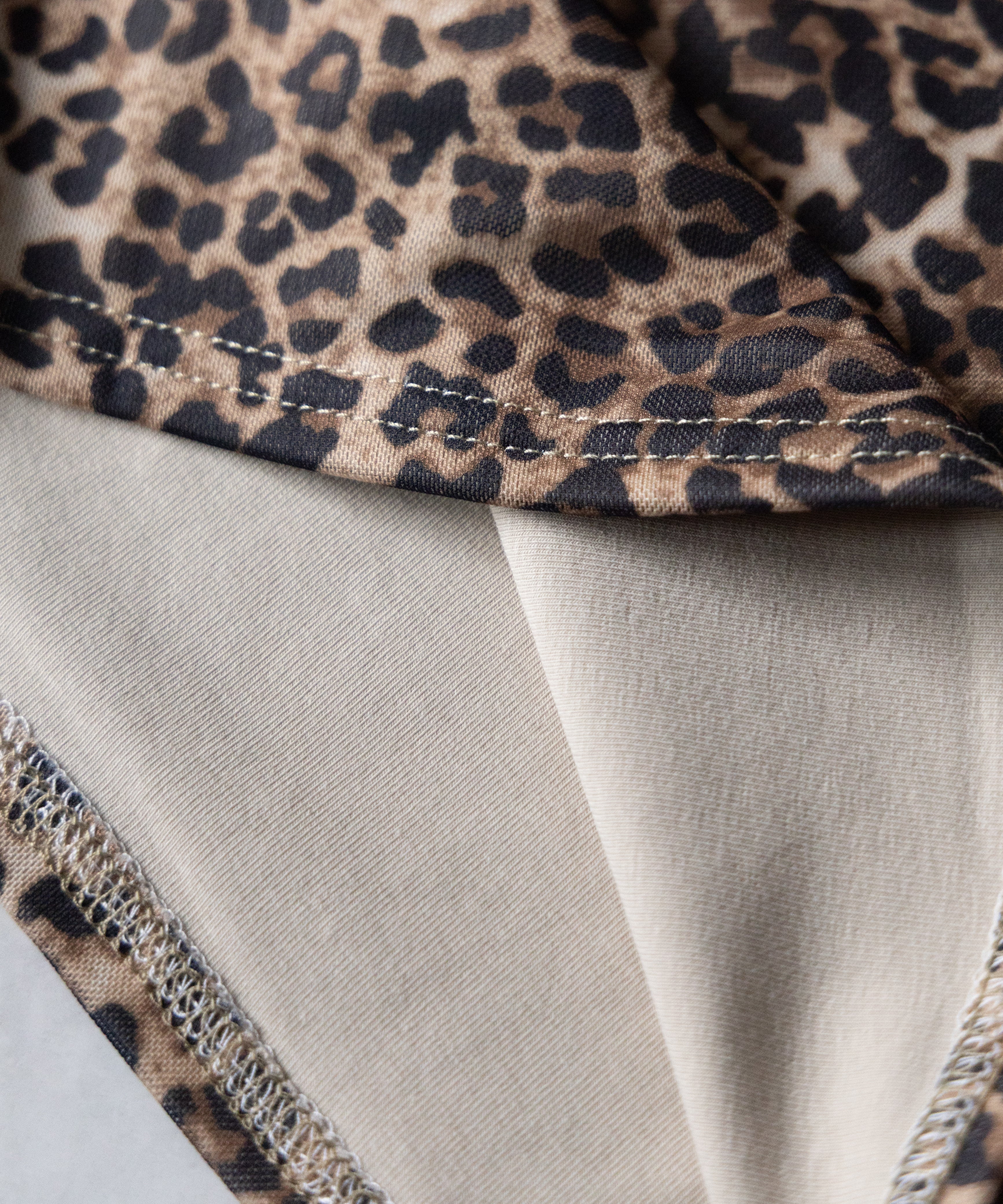 レオパードロゴパイピングキャミソール ／ leopard logo piping camisole